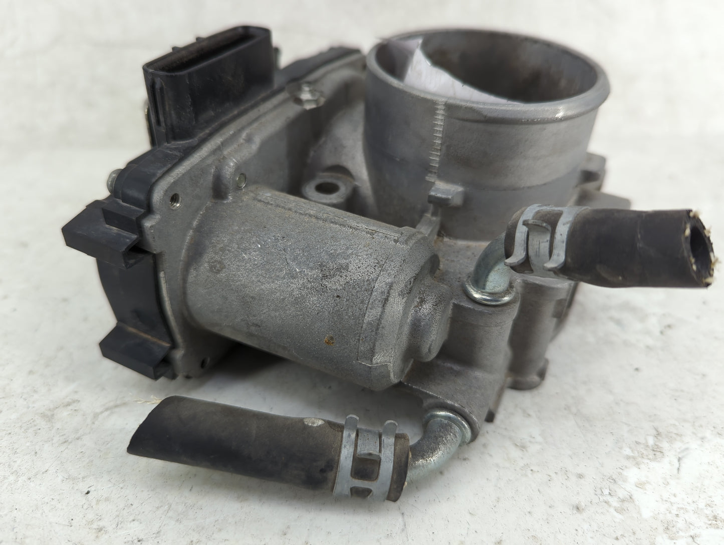 2013-2017 Mitsubishi Outlander Throttle Body Fits Fits 2013 2014 2015 2016 2017 OEM Used Auto Parts - Oemusedautoparts1.com