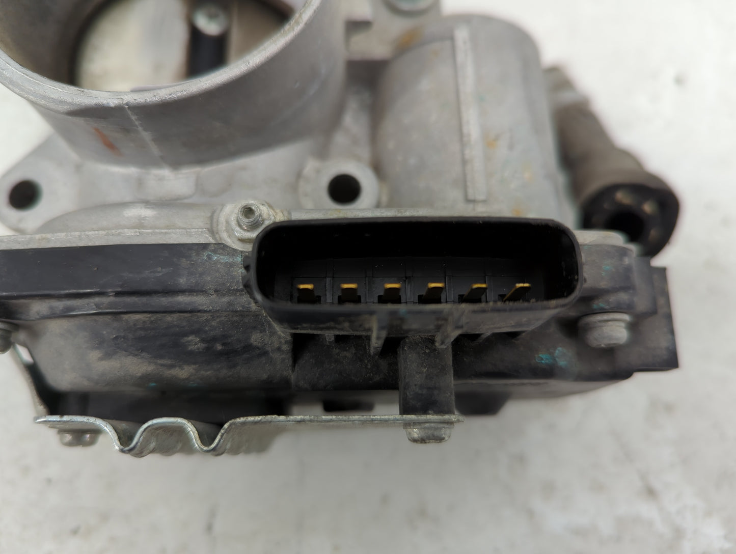 2013-2017 Mitsubishi Outlander Throttle Body Fits Fits 2013 2014 2015 2016 2017 OEM Used Auto Parts - Oemusedautoparts1.com