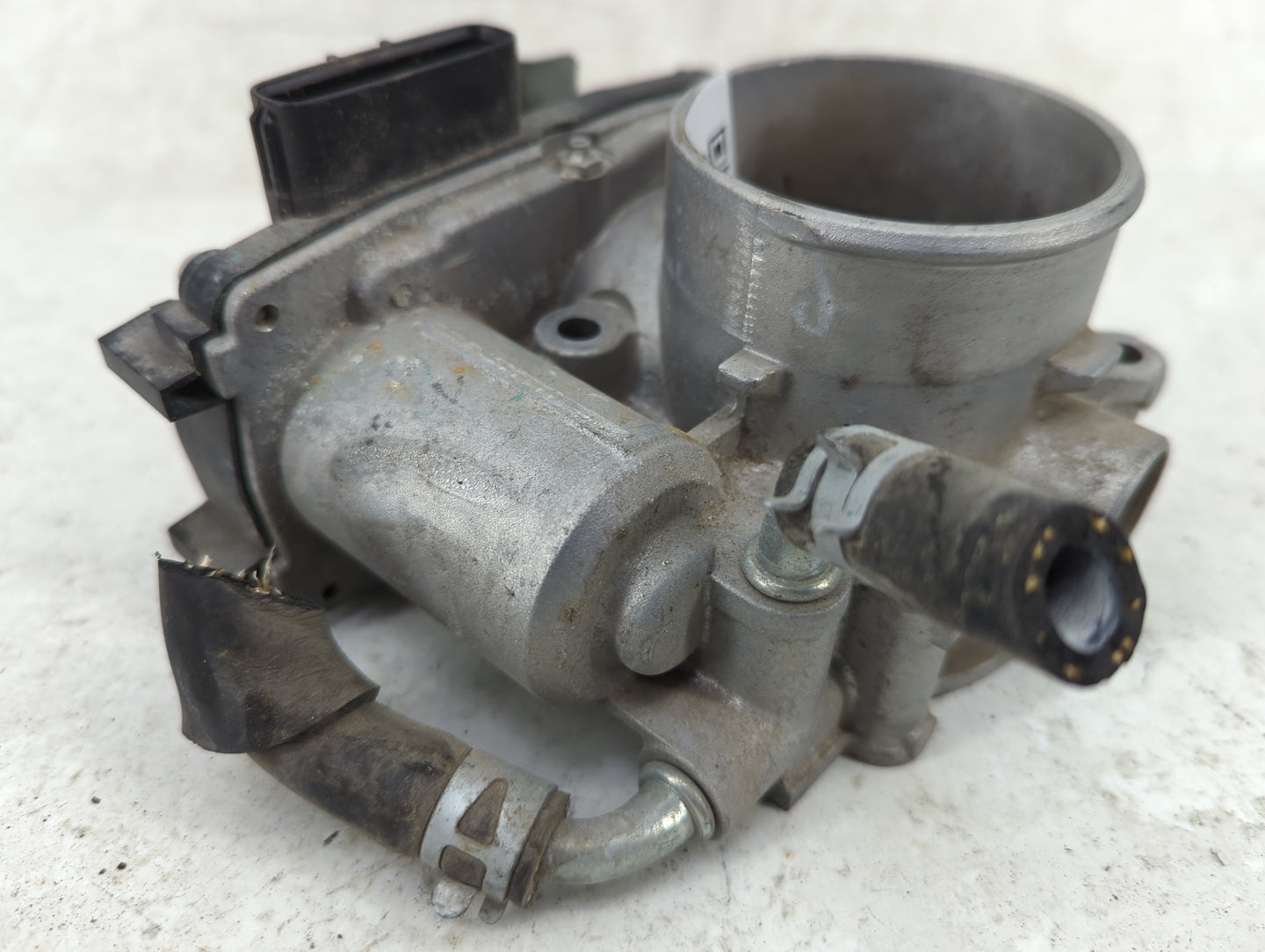 2013-2017 Mitsubishi Outlander Throttle Body Fits Fits 2013 2014 2015 2016 2017 OEM Used Auto Parts - Oemusedautoparts1.com