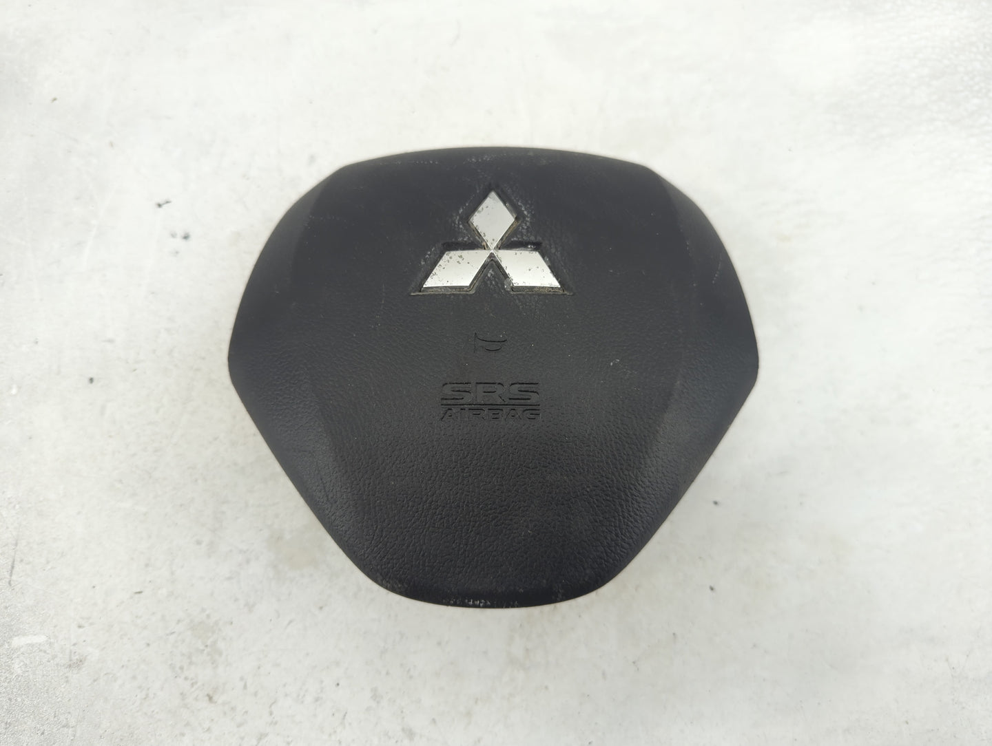 2016 Mitsubishi Outlander Air Bag Driver Left Steering Wheel Mounted P/N:7030A648XA BT262WADH09, 631010300 Fits OEM Used Aut