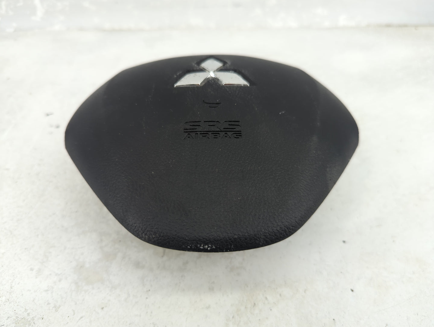 2016 Mitsubishi Outlander Air Bag Driver Left Steering Wheel Mounted P/N:7030A648XA BT262WADH09, 631010300 Fits OEM Used Aut