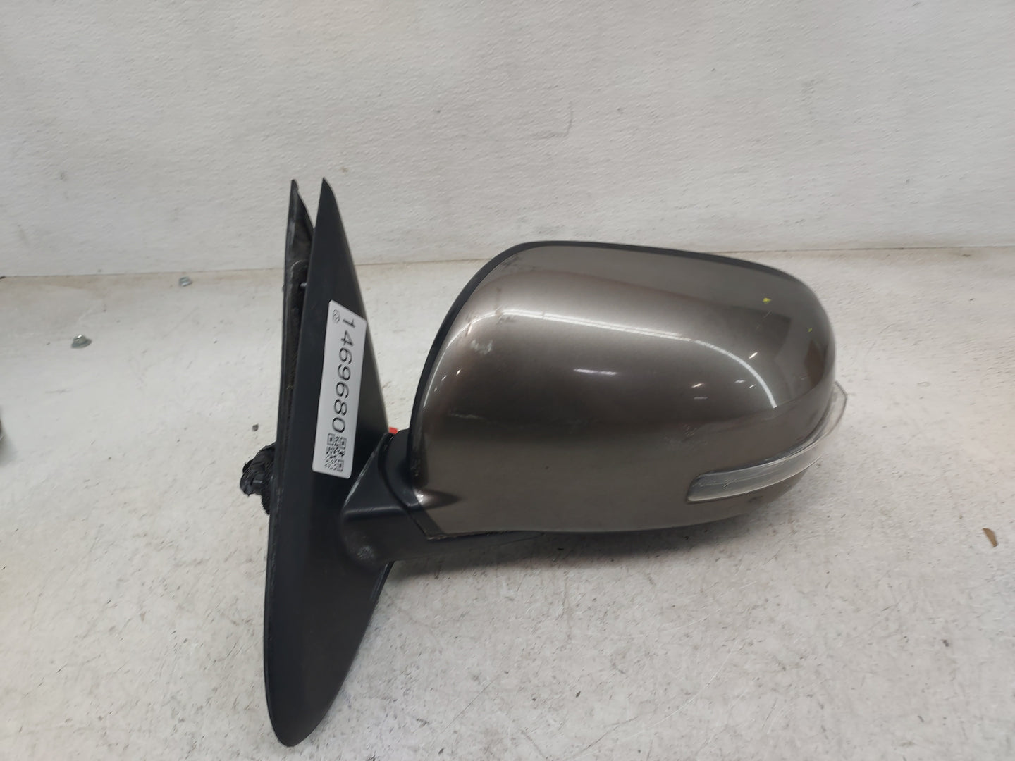 2016 Mitsubishi Outlander Driver Side View Mirror - Left Door Mirror OEM Used - Oemusedautoparts1.com