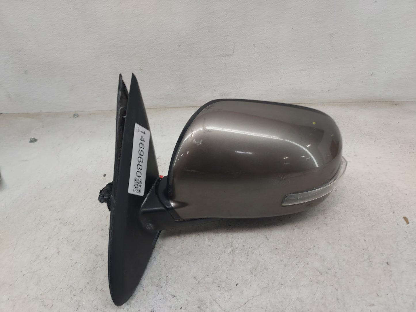 2016 Mitsubishi Outlander Driver Side View Mirror - Left Door Mirror OEM Used - Oemusedautoparts1.com