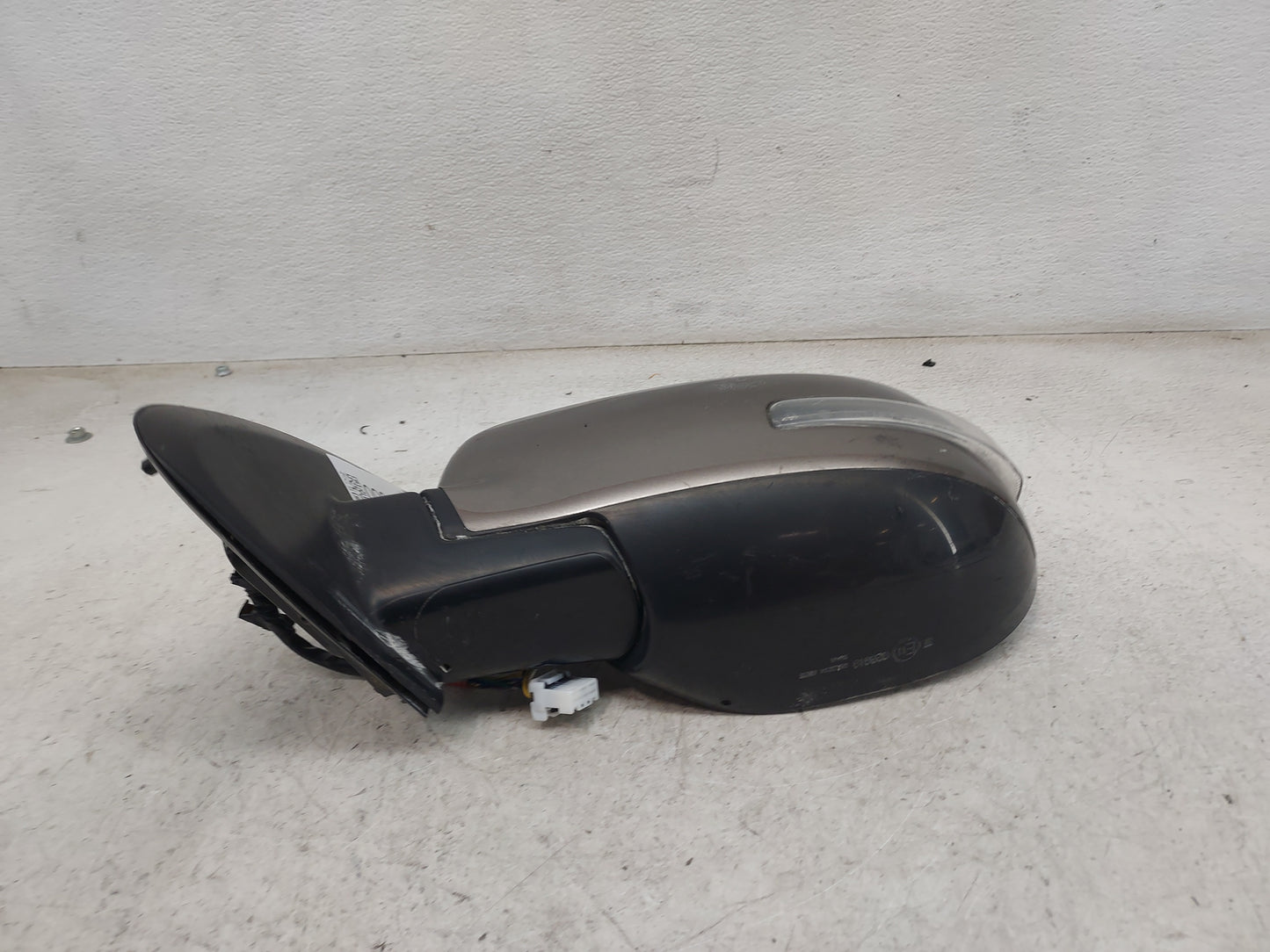 2016 Mitsubishi Outlander Driver Side View Mirror - Left Door Mirror OEM Used - Oemusedautoparts1.com