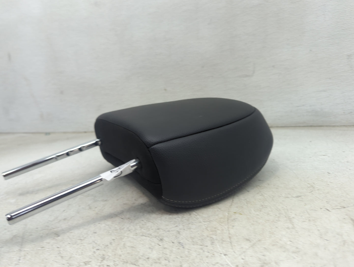 2016 Mitsubishi Outlander Headrest Head Rest Front Driver Seat Black - Oemusedautoparts1.com