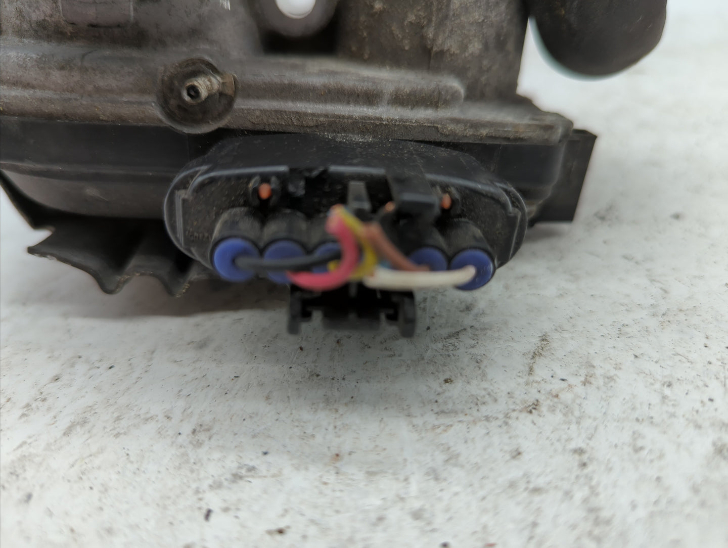 2016 Mitsubishi Outlander Throttle Body Fits OEM Used Auto Parts - Oemusedautoparts1.com