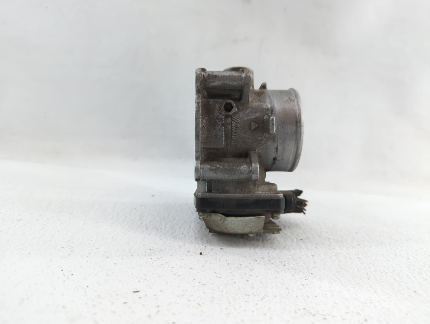 2016 Mitsubishi Outlander Throttle Body P/N:57021-B Fits OEM Used Auto Parts - Oemusedautoparts1.com