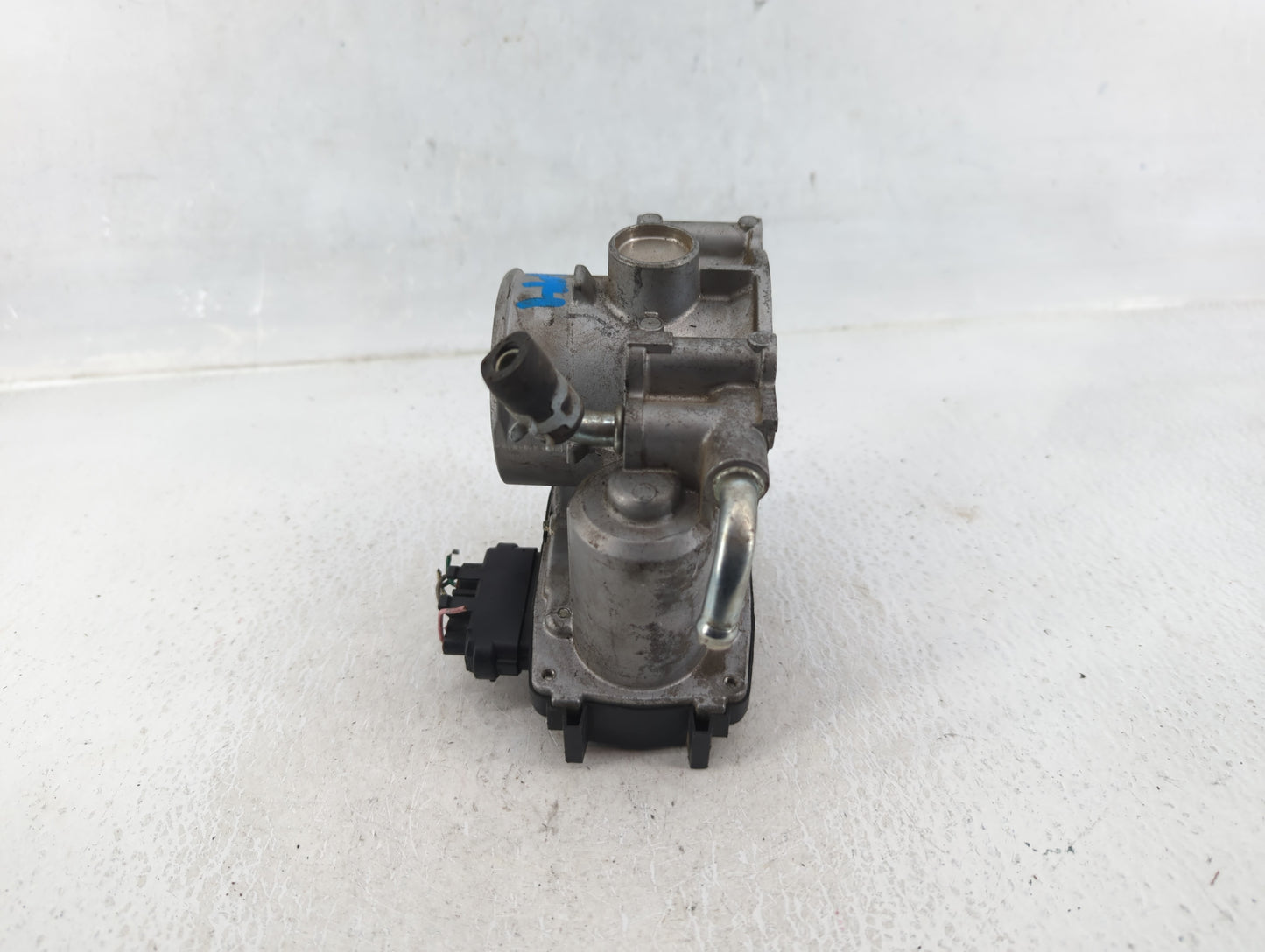 2013-2017 Mitsubishi Outlander Throttle Body Fits Fits 2013 2014 2015 2016 2017 OEM Used Auto Parts - Oemusedautoparts1.com