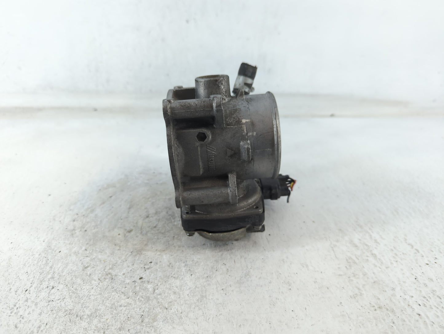 2013-2017 Mitsubishi Outlander Throttle Body P/N:57021 Fits Fits 2013 2014 2015 2016 2017 OEM Used Auto Parts - Oemusedautop