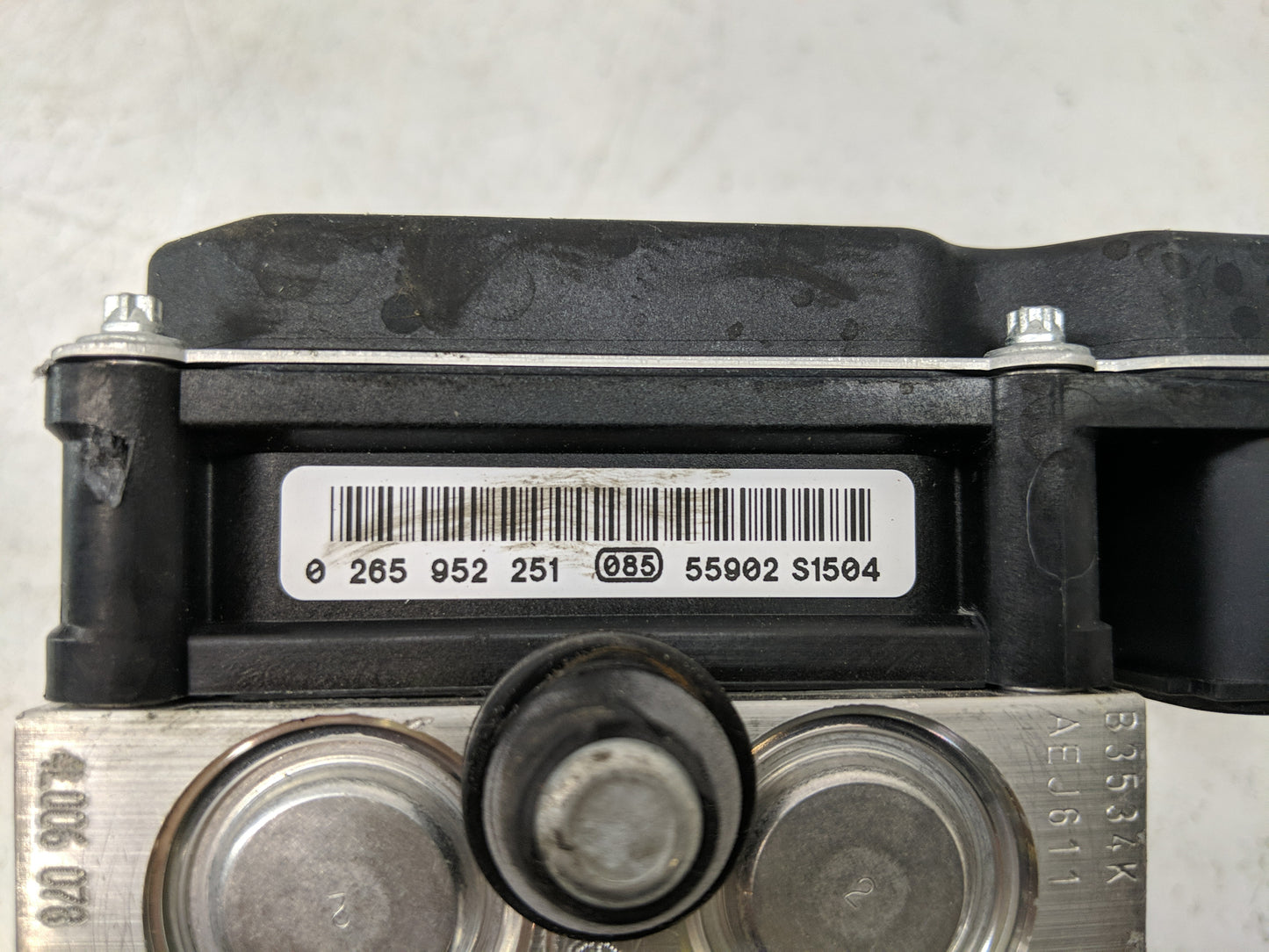 2015-2020 Nissan 370z ABS Pump Control Module Replacement P/N:0 205 952 251 Fits Fits 2015 2016 2017 2018 2019 2020 OEM Used