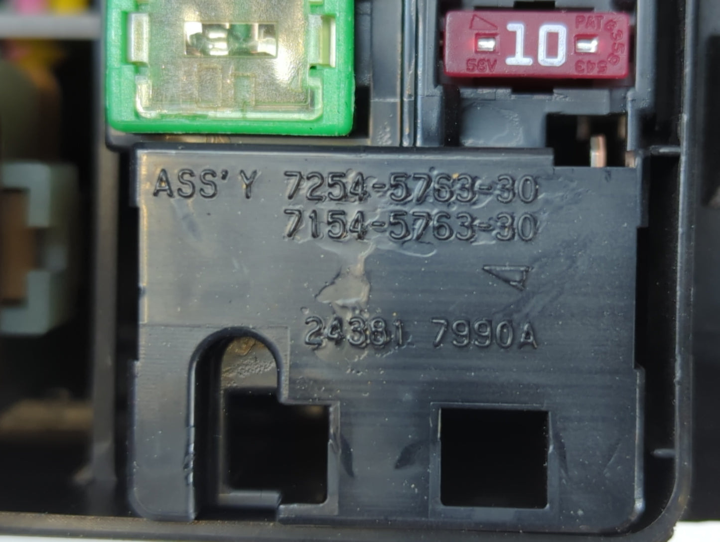 2016-2017 Nissan Altima Fusebox Fuse Box Panel Relay Module P/N:7254-5763-30 Fits Fits 2016 2017 OEM Used Auto Parts - Oemus