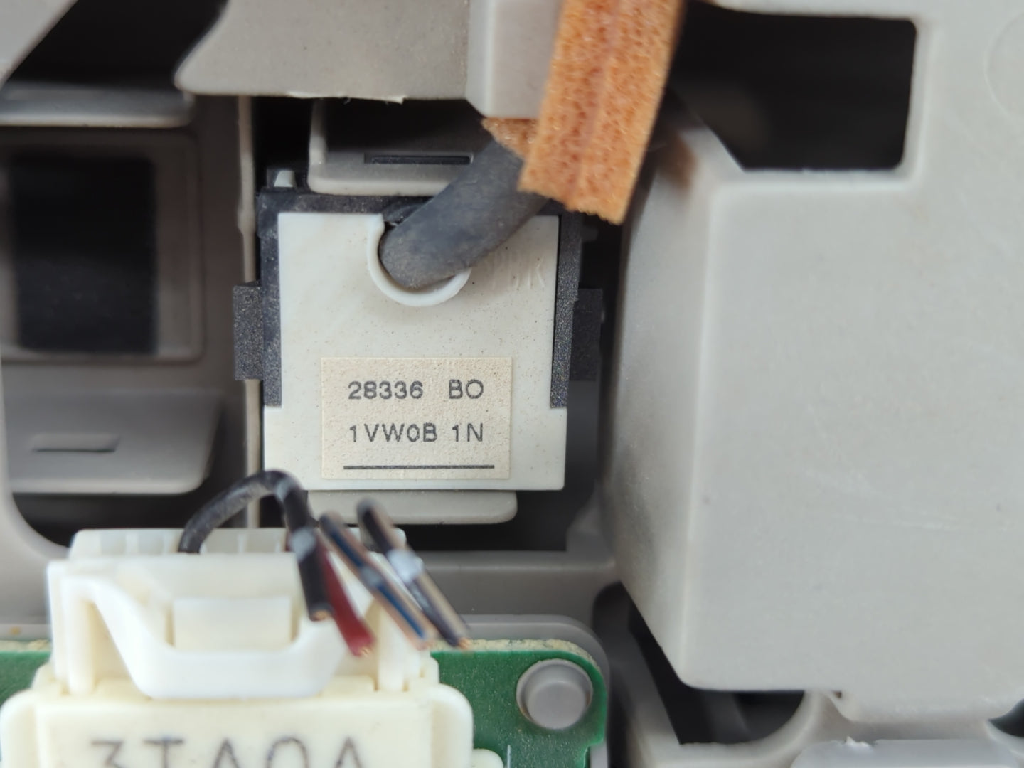 2016 Nissan Altima Overhead Roof Console 1092735 - Oemusedautoparts1.com