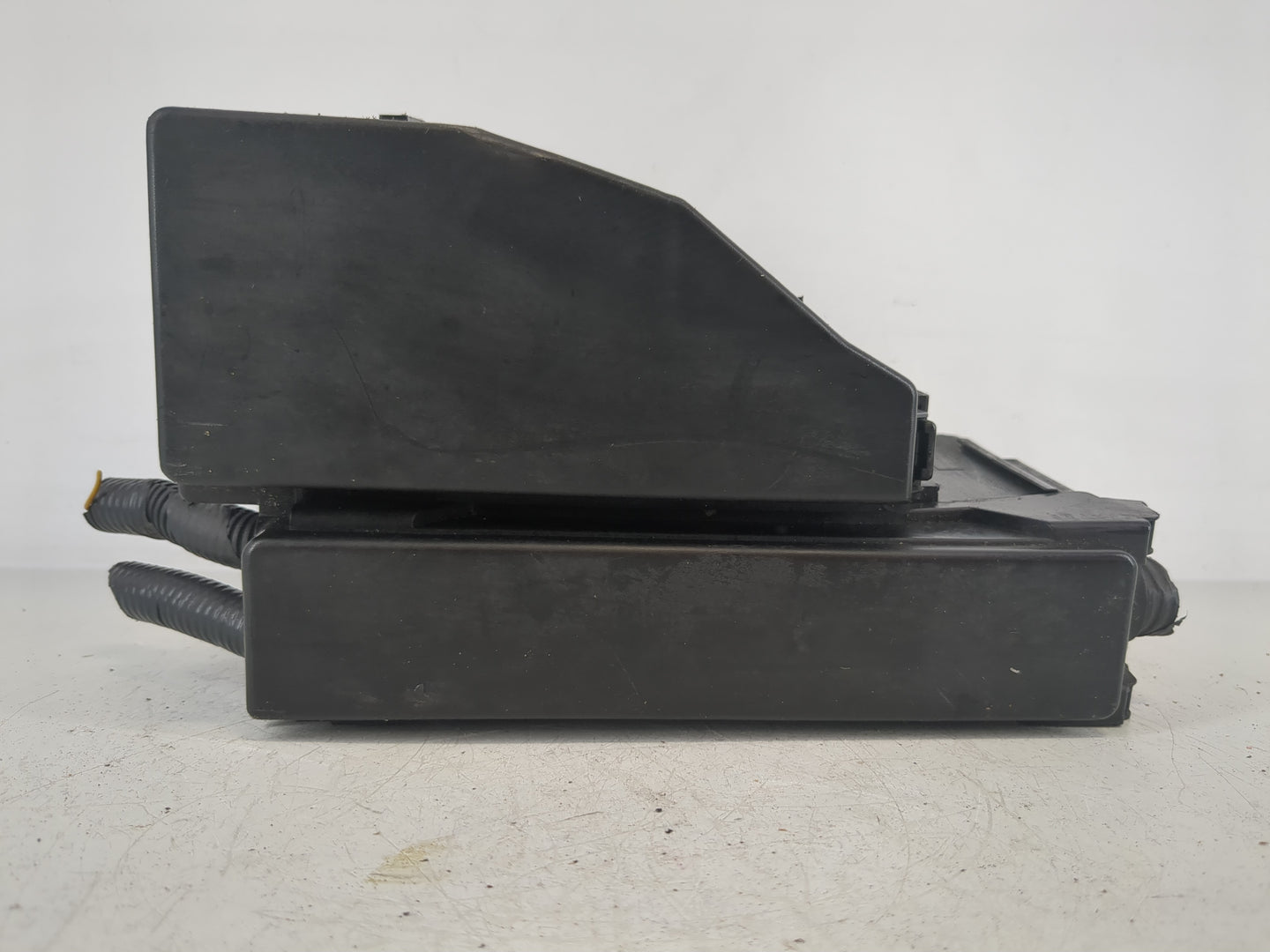 2016-2017 Nissan Altima Fusebox Fuse Box Panel Relay Module P/N:7254-5763-30 Fits Fits 2016 2017 OEM Used Auto Parts - Oemus