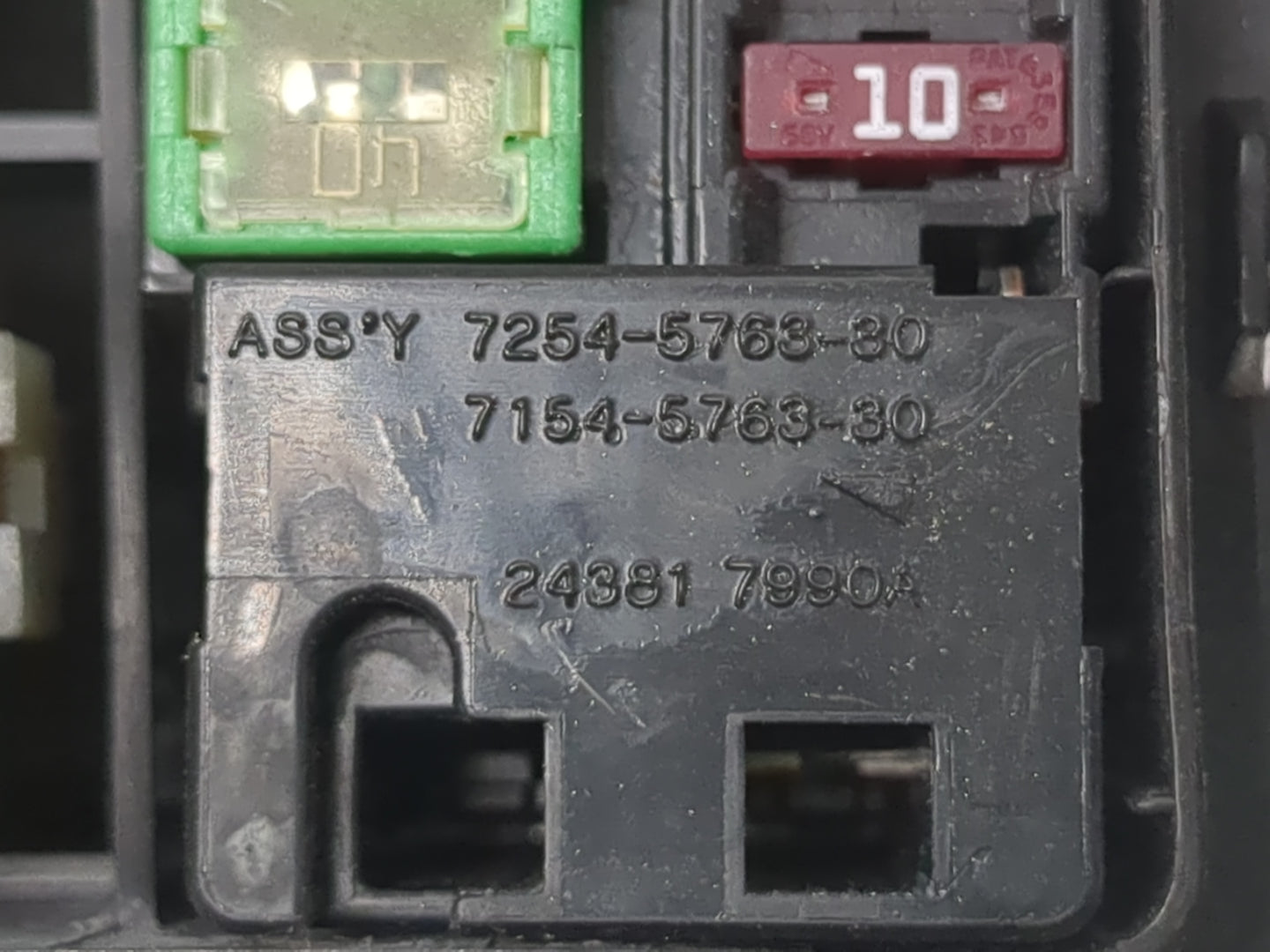 2016-2017 Nissan Altima Fusebox Fuse Box Panel Relay Module P/N:7254-5763-30 Fits Fits 2016 2017 OEM Used Auto Parts - Oemus