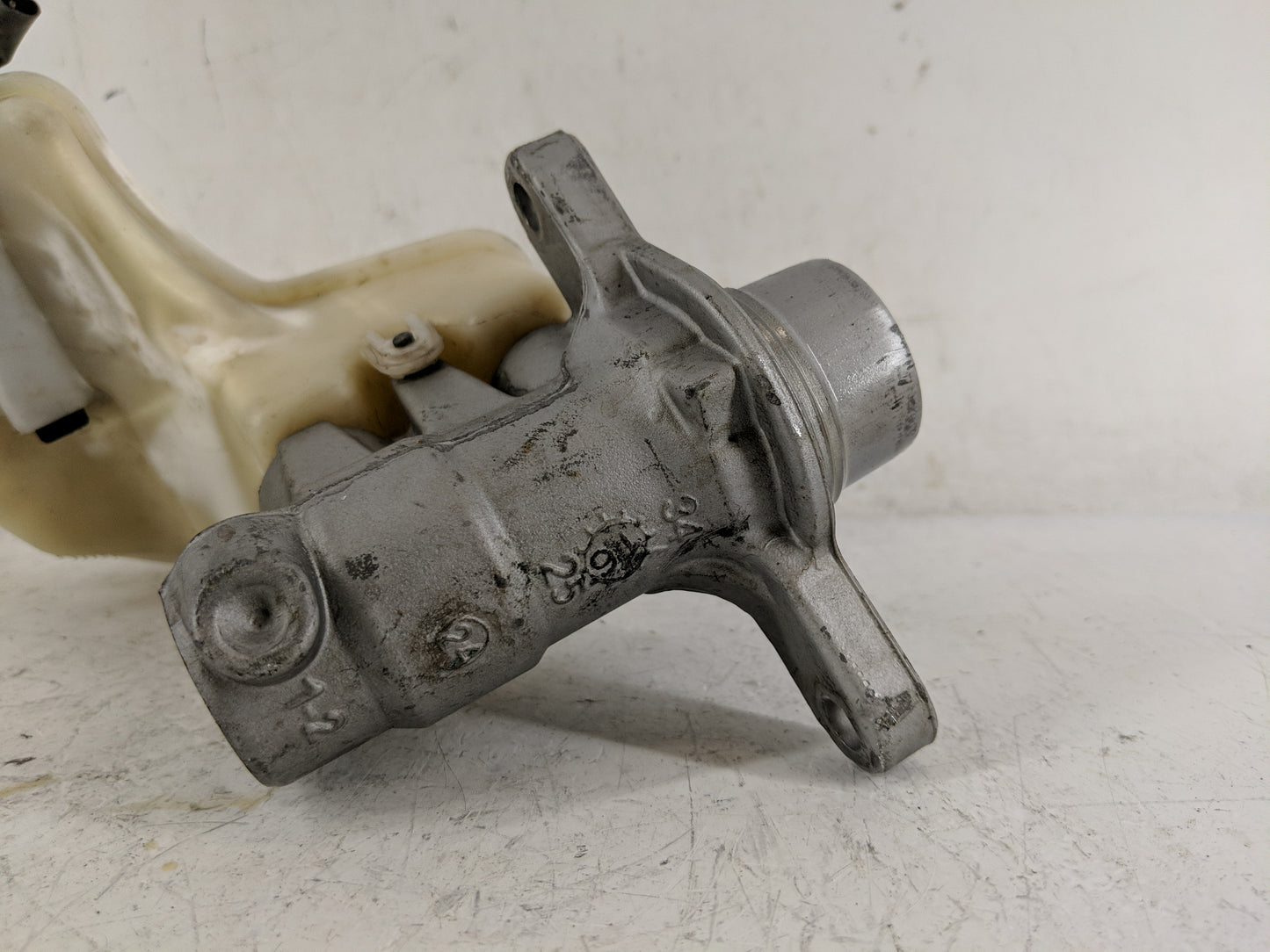 2013-2018 Nissan Altima Brake Master Cylinder 1219242 - Oemusedautoparts1.com
