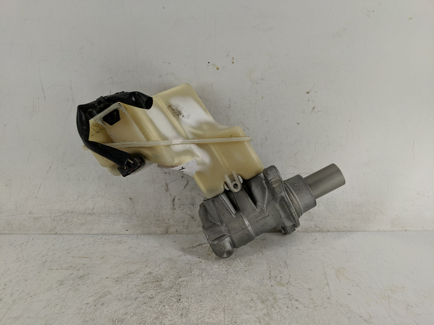 2013-2018 Nissan Altima Brake Master Cylinder - Oemusedautoparts1.com