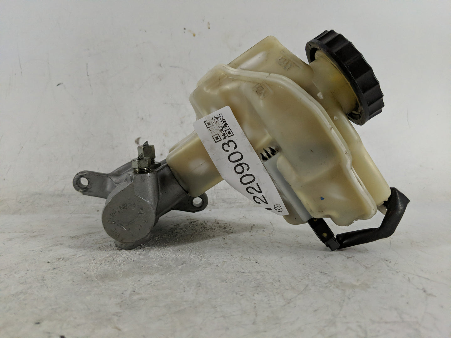 2013-2018 Nissan Altima Brake Master Cylinder 1220903 - Oemusedautoparts1.com