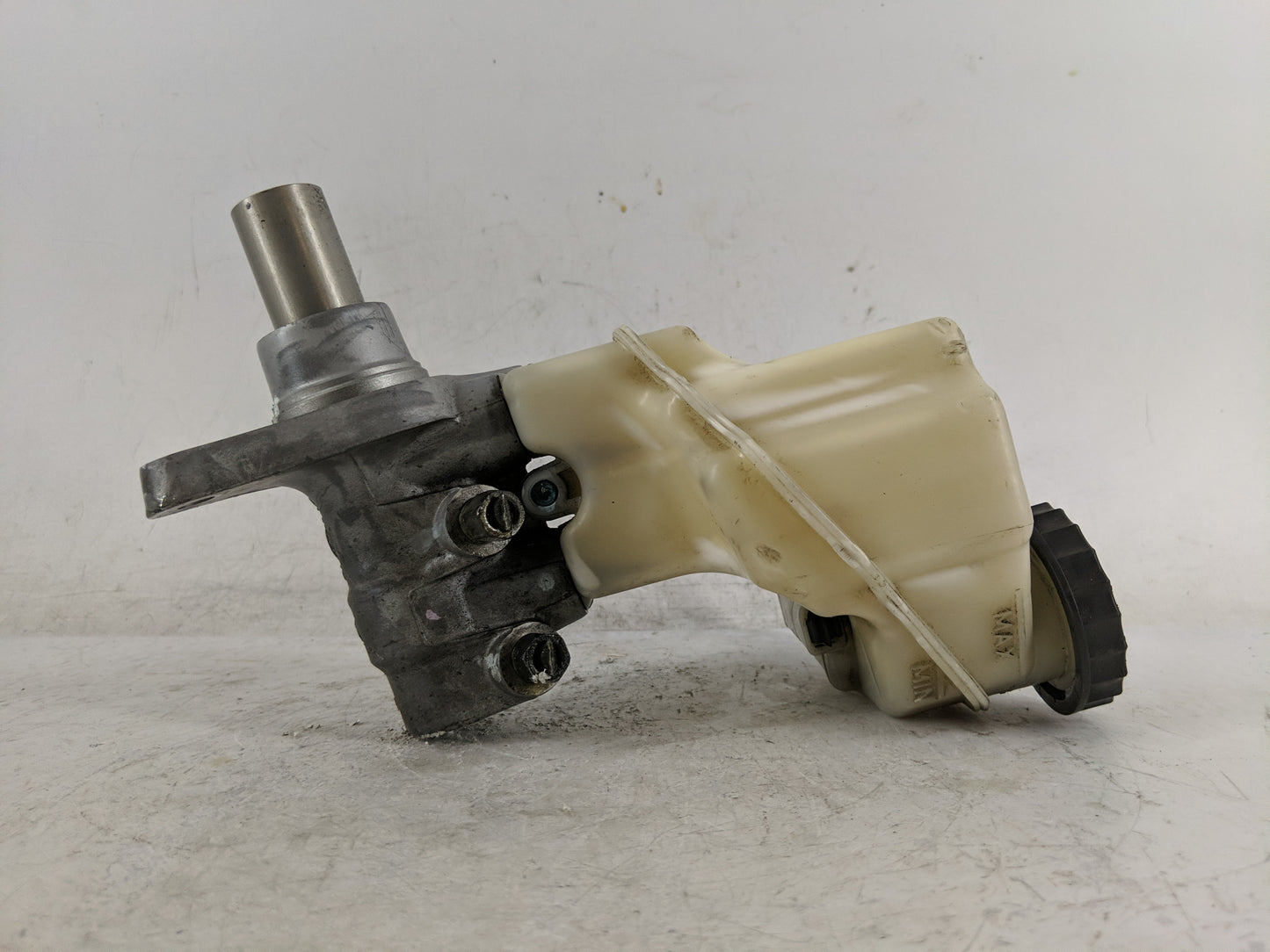 2013-2018 Nissan Altima Brake Master Cylinder - Oemusedautoparts1.com