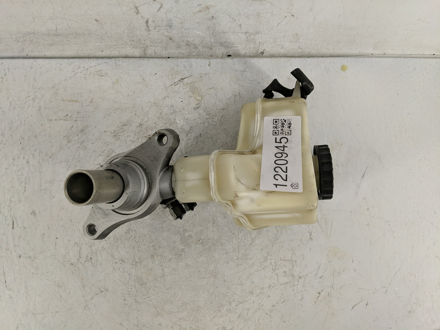 2013-2018 Nissan Altima Brake Master Cylinder 1220945 - Oemusedautoparts1.com