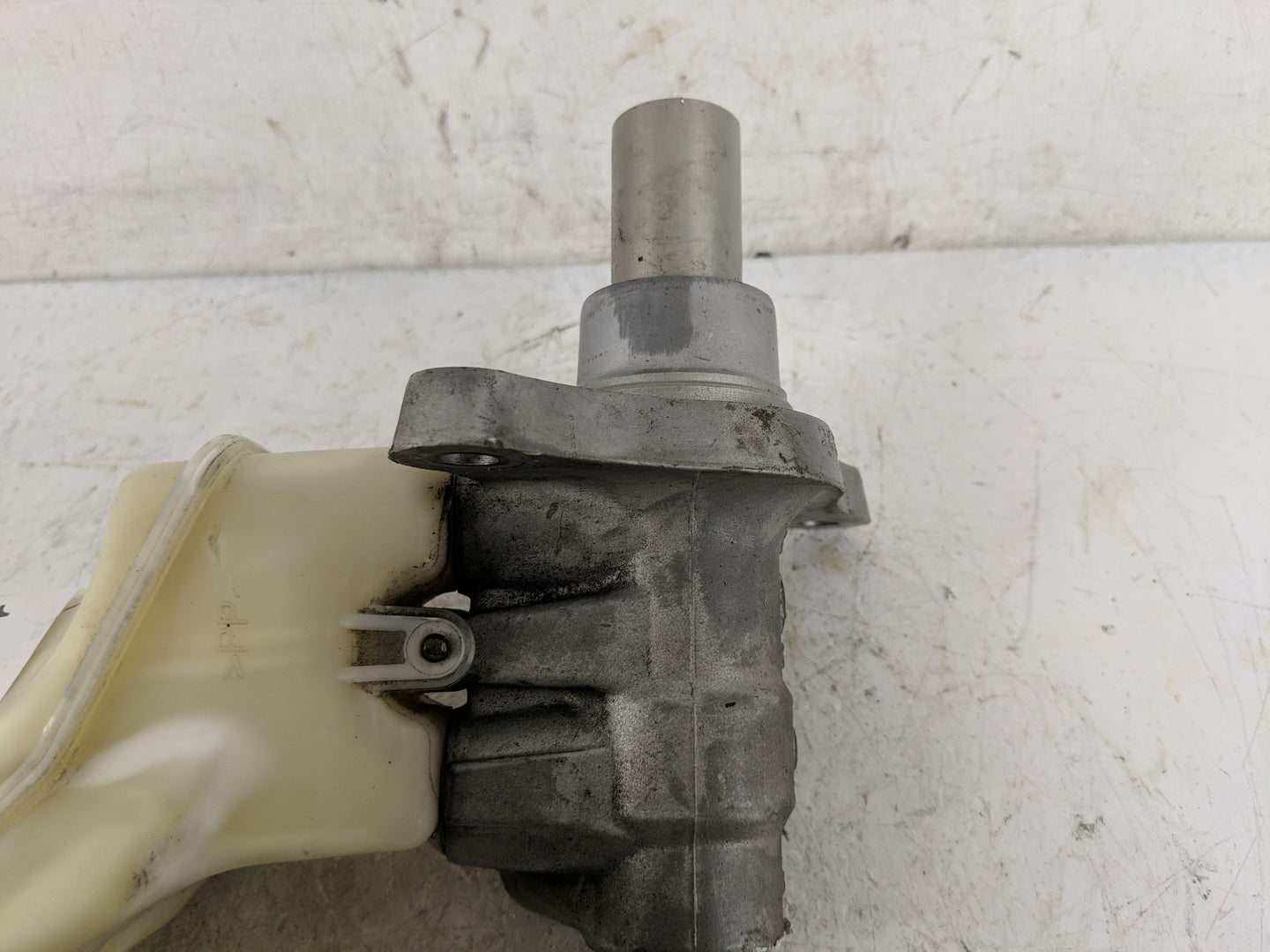 2013-2018 Nissan Altima Brake Master Cylinder 1220945 - Oemusedautoparts1.com