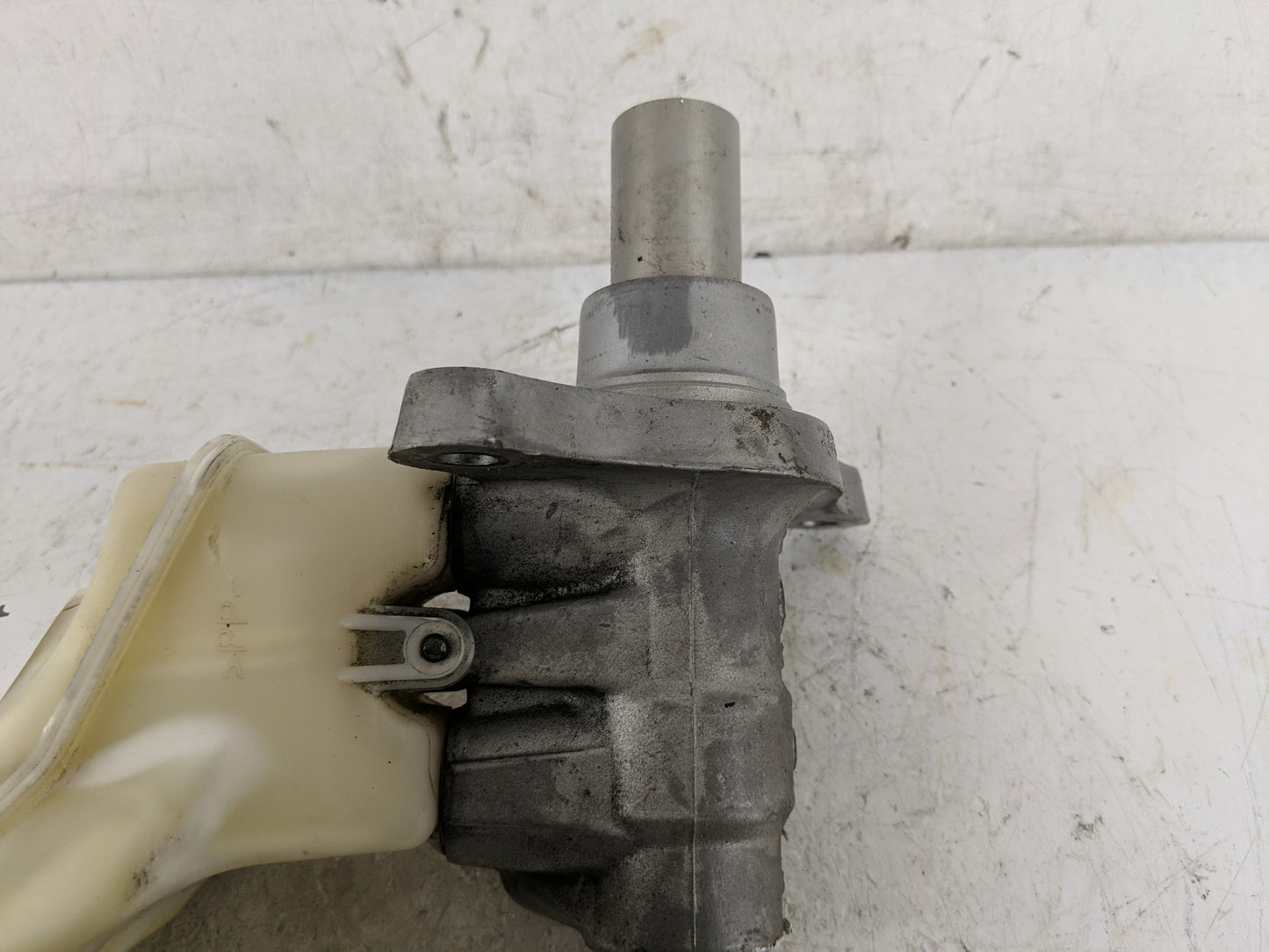 2013-2018 Nissan Altima Brake Master Cylinder 1220945 - Oemusedautoparts1.com
