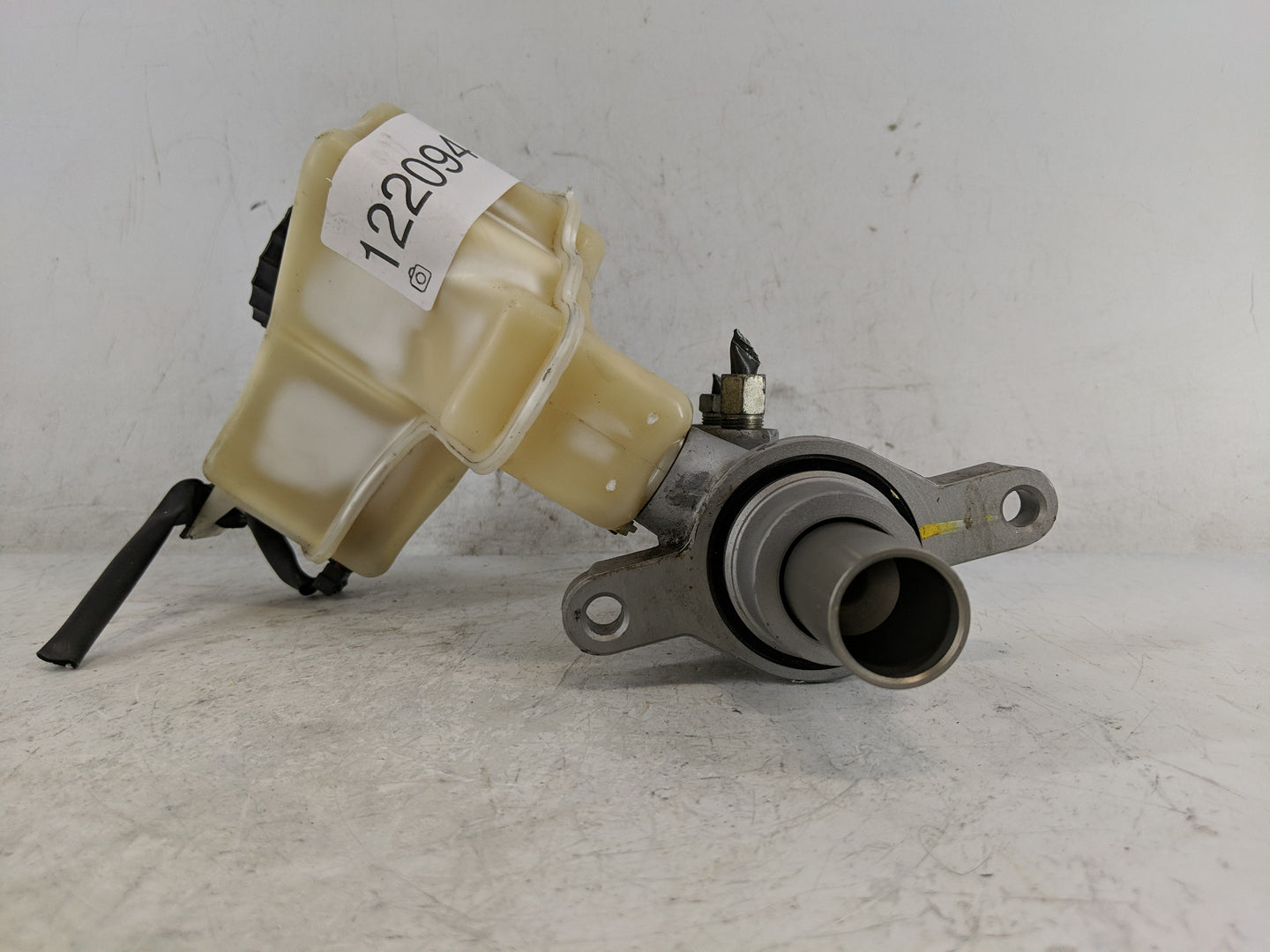 2013-2018 Nissan Altima Brake Master Cylinder 1220949 - Oemusedautoparts1.com
