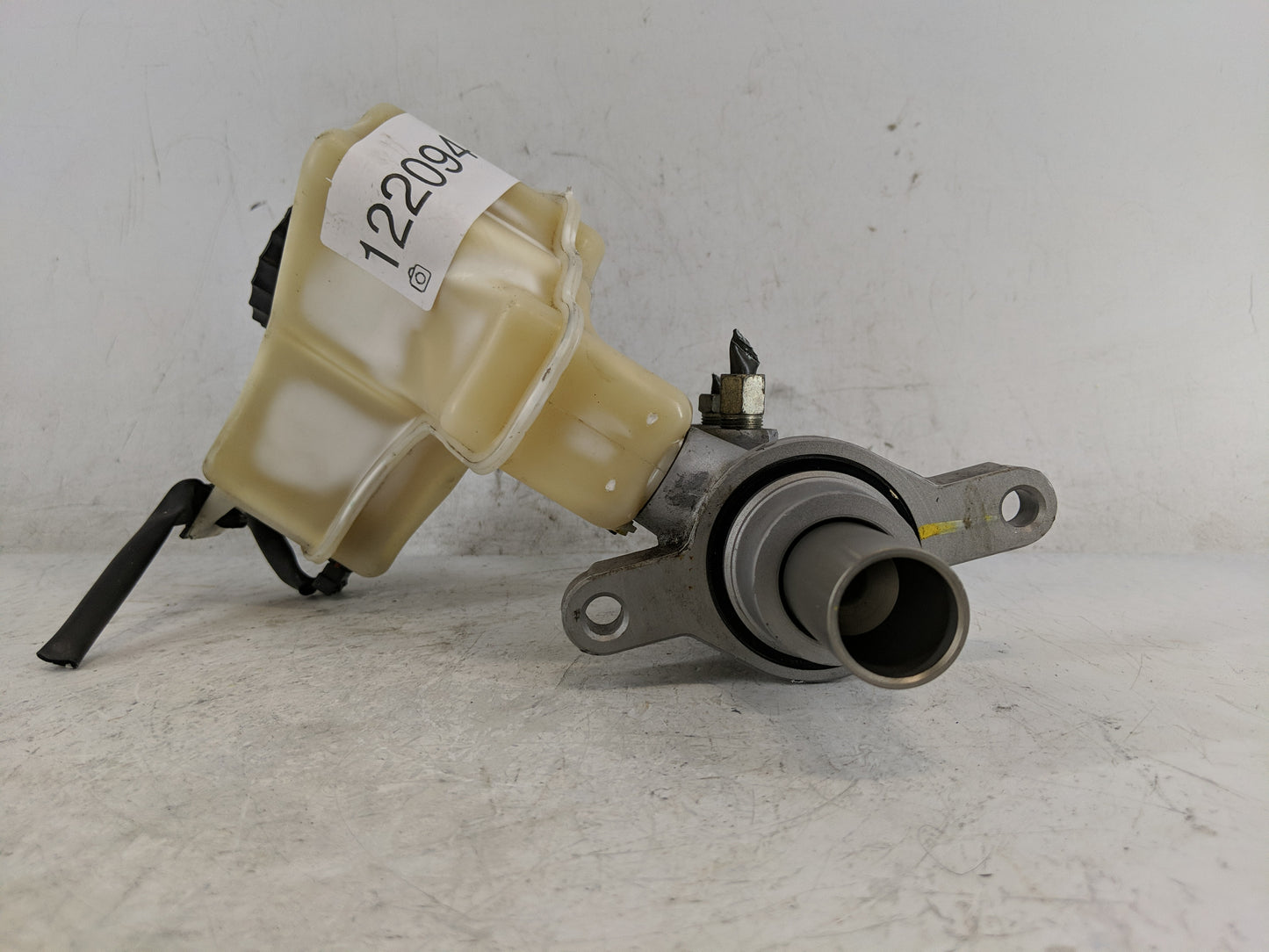 2013-2018 Nissan Altima Brake Master Cylinder 1220949 - Oemusedautoparts1.com