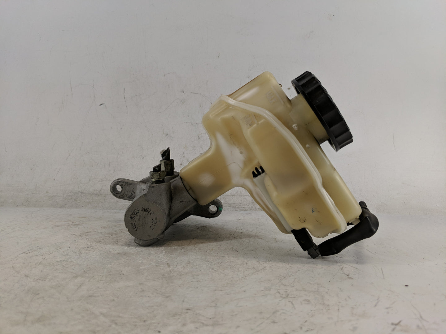 2013-2018 Nissan Altima Brake Master Cylinder 1220949 - Oemusedautoparts1.com