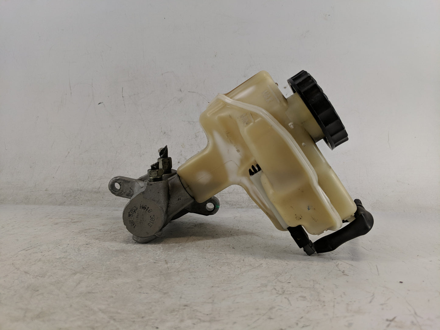2013-2018 Nissan Altima Brake Master Cylinder 1220949 - Oemusedautoparts1.com