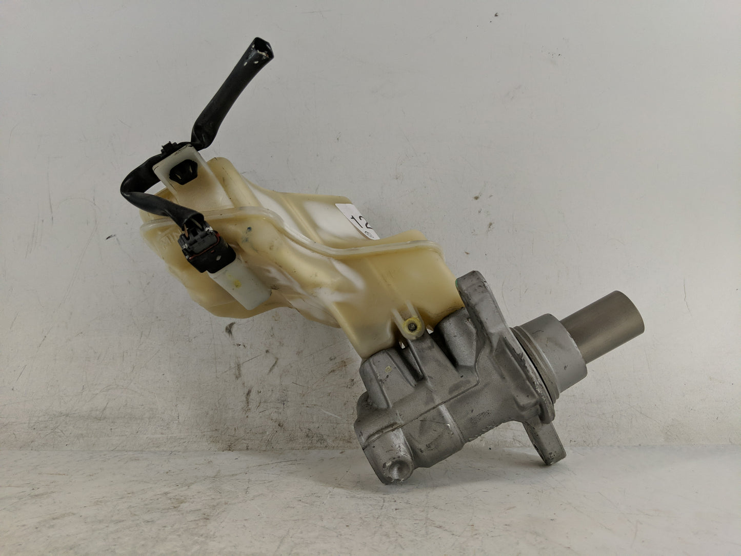 2013-2018 Nissan Altima Brake Master Cylinder 1220949 - Oemusedautoparts1.com