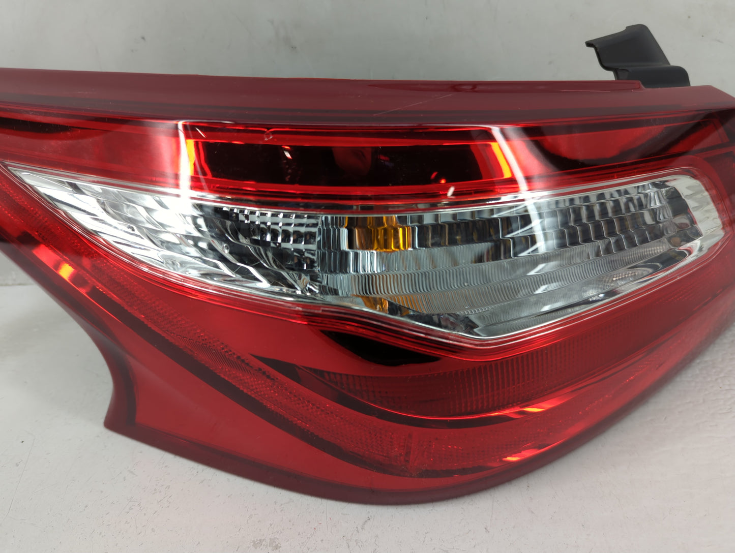 2016-2017 Nissan Altima Tail Light Assembly Driver Left OEM P/N:2XL 949 822-01 Fits Fits 2016 2017 OEM Used Auto Parts - Oem