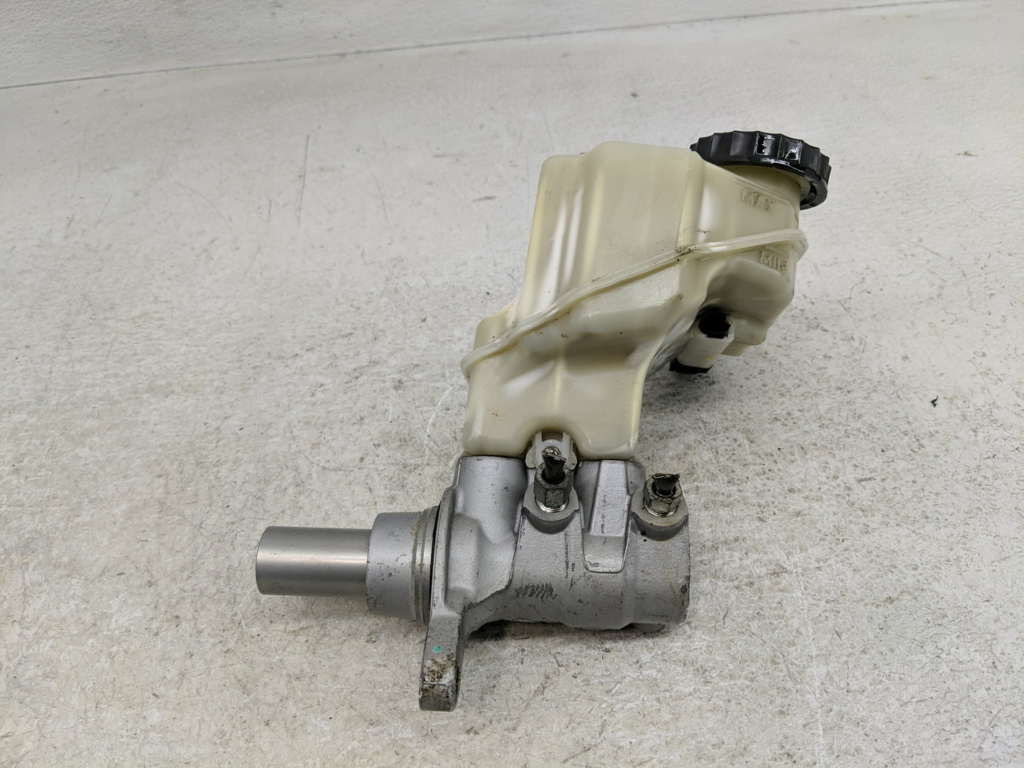 2013-2018 Nissan Altima Brake Master Cylinder 1276287 - Oemusedautoparts1.com