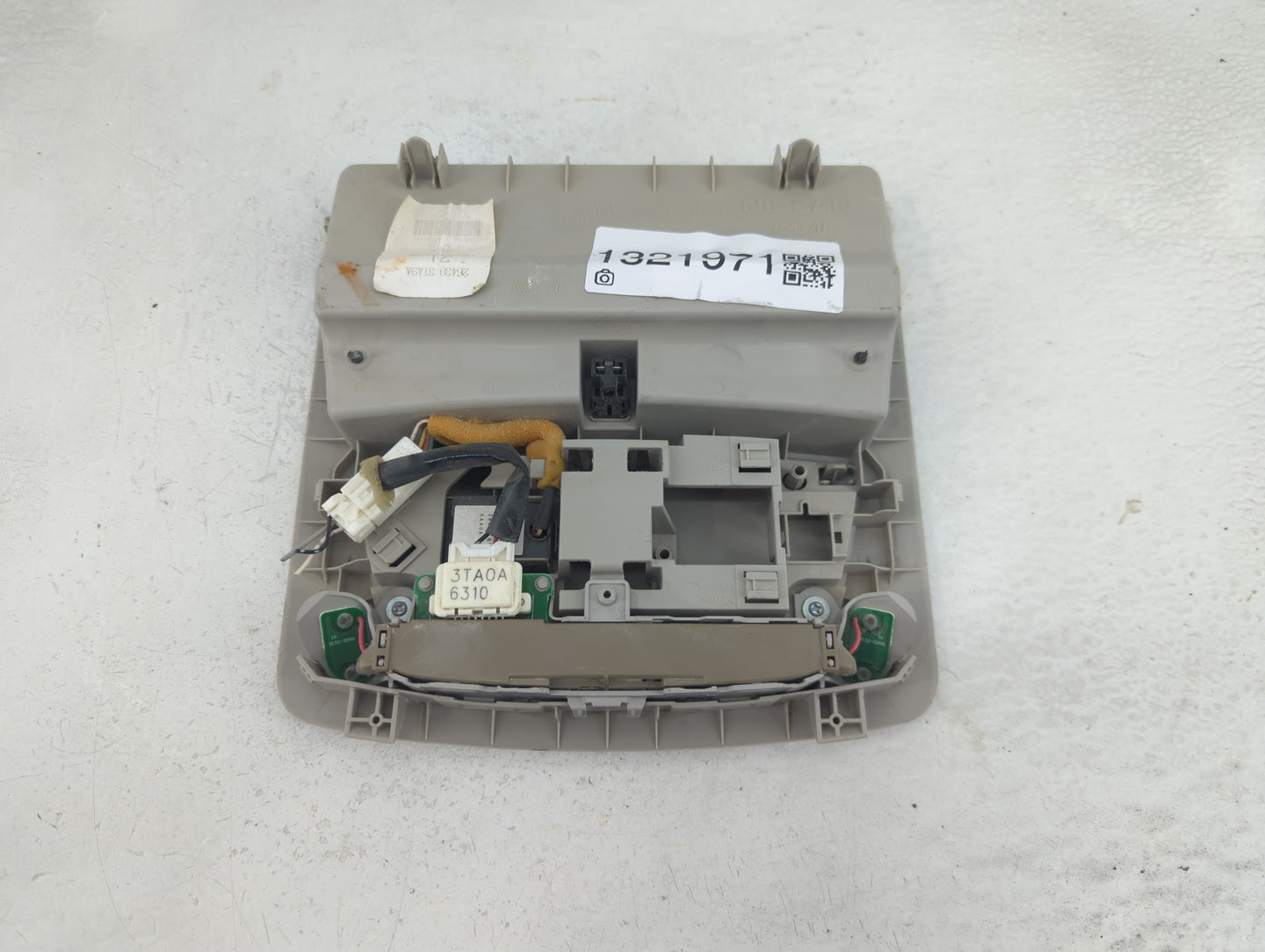 2016 Nissan Altima Overhead Roof Console - Oemusedautoparts1.com