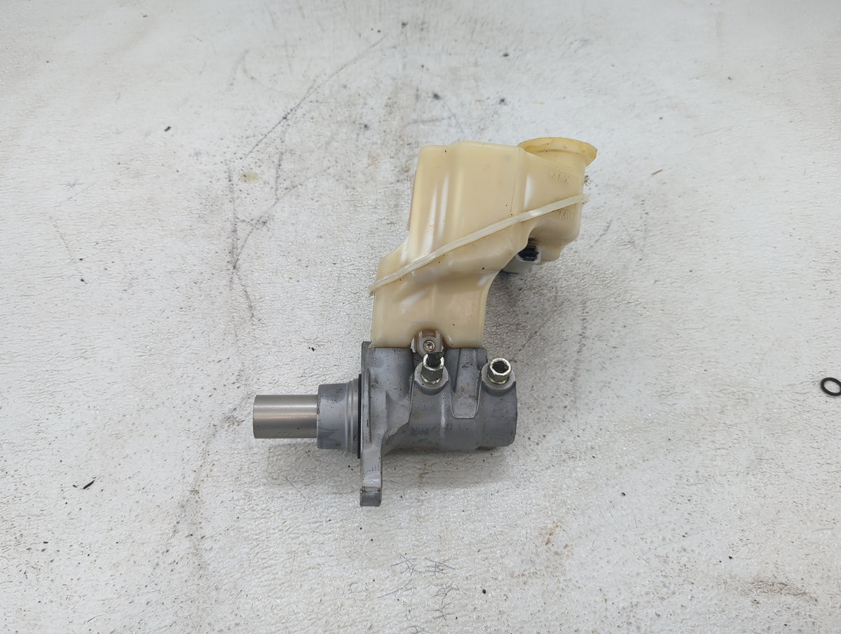 2013-2018 Nissan Altima Brake Master Cylinder 1423310 - Oemusedautoparts1.com