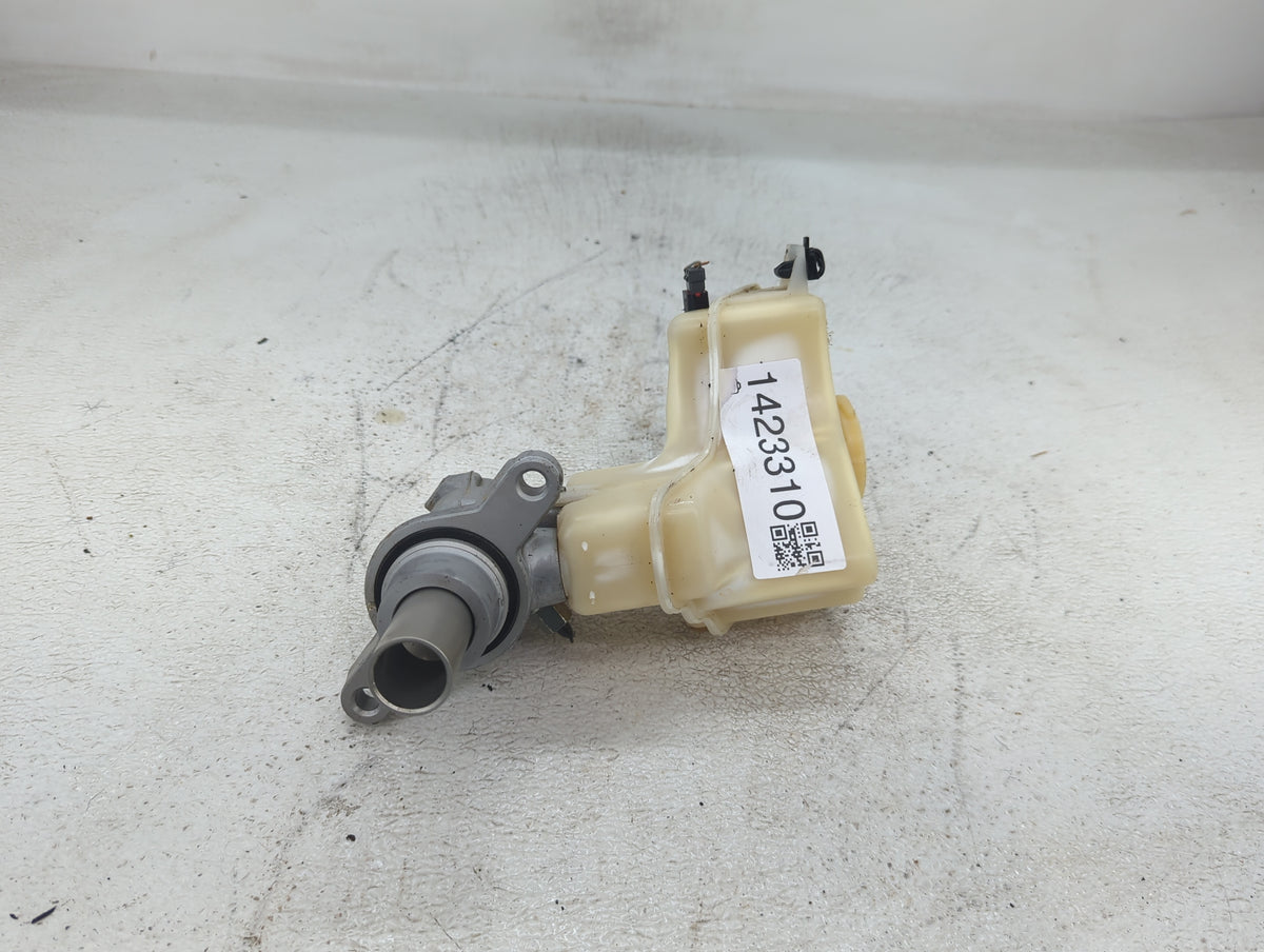 2013-2018 Nissan Altima Brake Master Cylinder 1423310 - Oemusedautoparts1.com