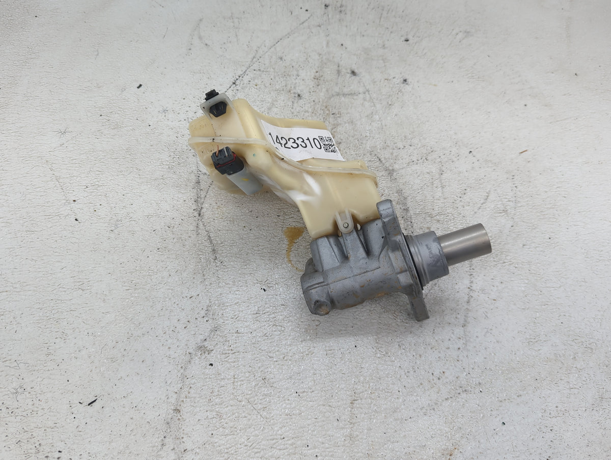 2013-2018 Nissan Altima Brake Master Cylinder 1423310 - Oemusedautoparts1.com