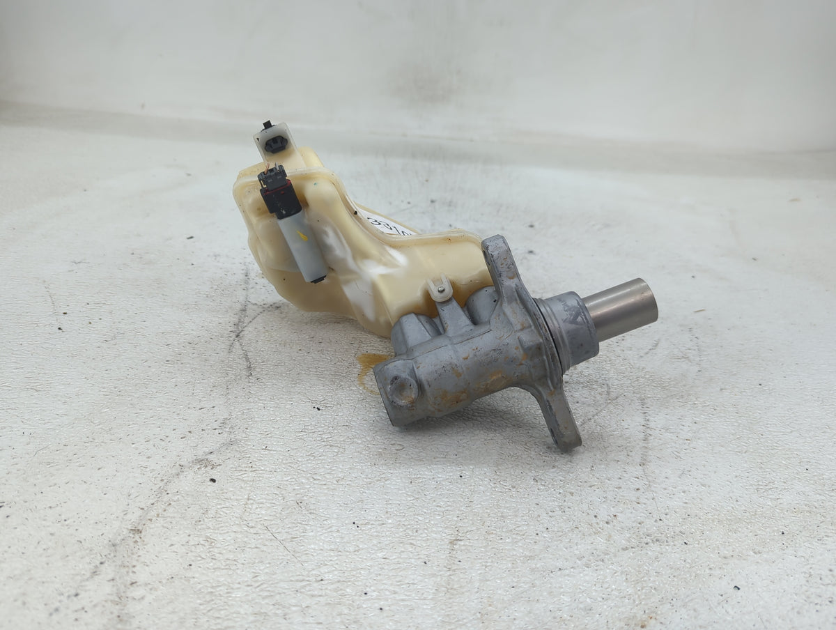 2013-2018 Nissan Altima Brake Master Cylinder 1423310 - Oemusedautoparts1.com