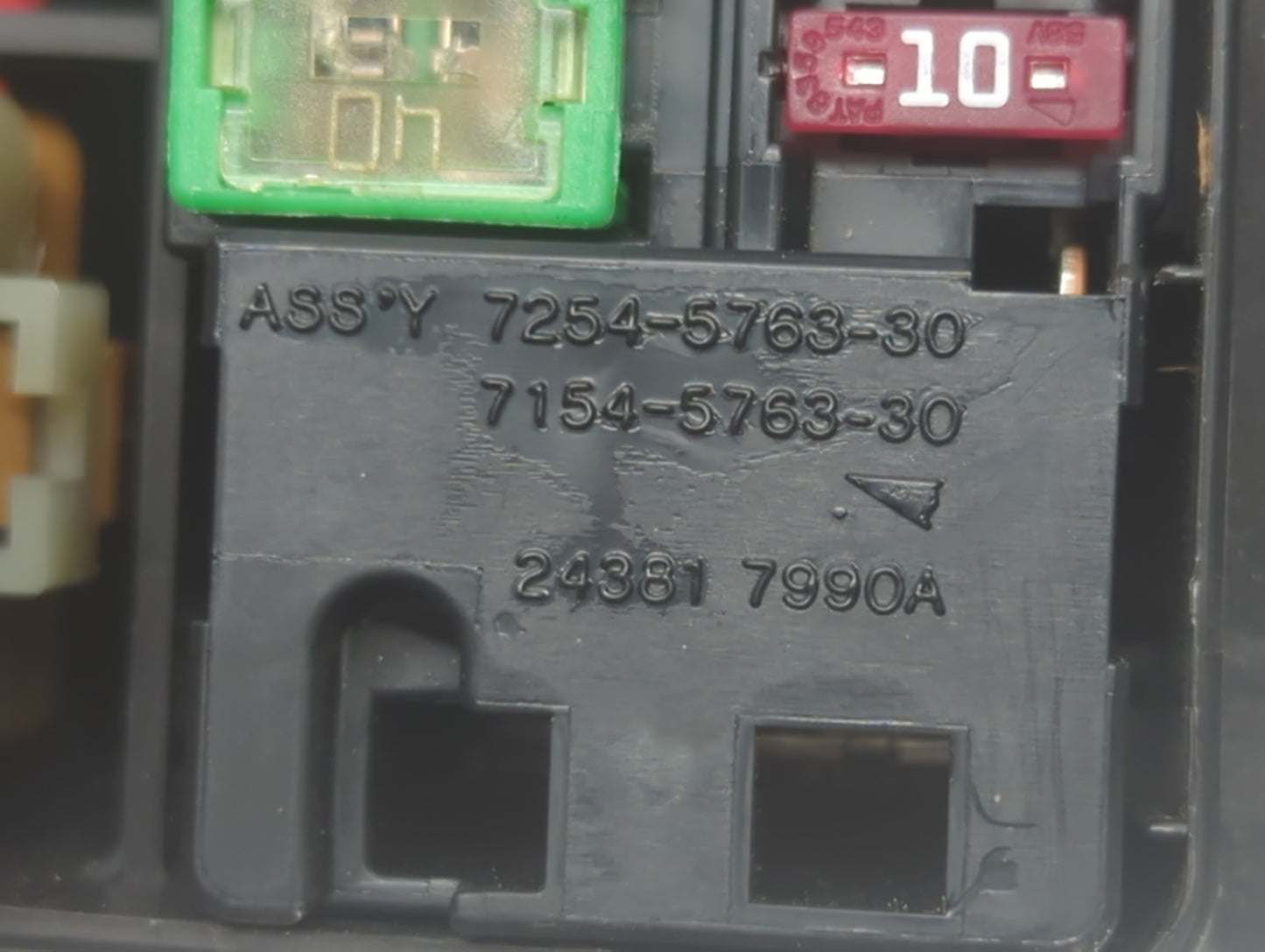 2016-2017 Nissan Altima Fusebox Fuse Box Panel Relay Module P/N:7254-5763-30 Fits Fits 2016 2017 OEM Used Auto Parts - Oemus