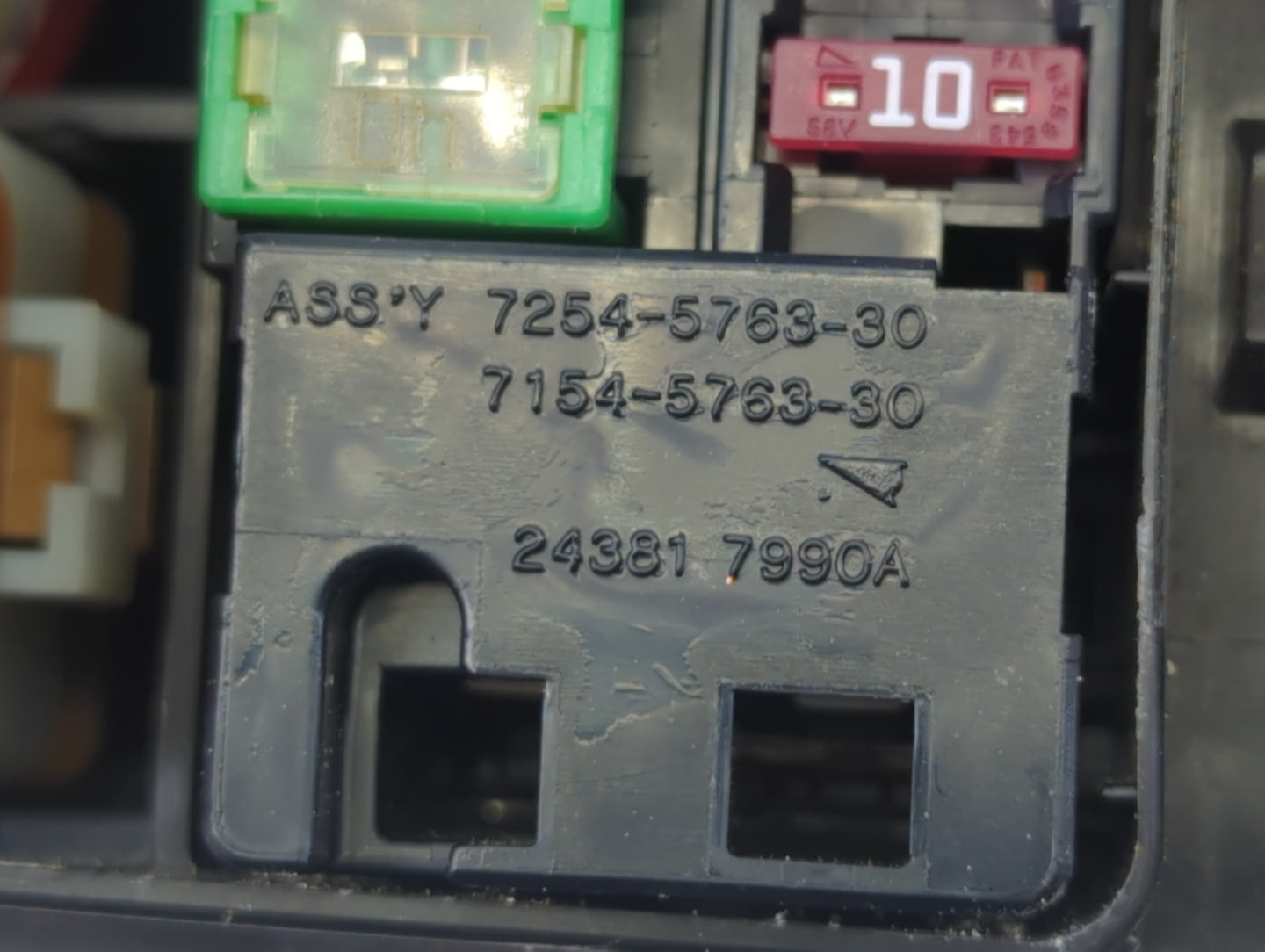 2016-2017 Nissan Altima Fusebox Fuse Box Panel Relay Module P/N:7254-5763-30 Fits Fits 2016 2017 OEM Used Auto Parts - Oemus