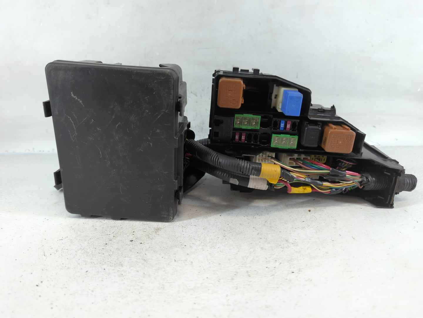 2016-2017 Nissan Altima Fusebox Fuse Box Panel Relay Module P/N:7254-5763-30 Fits Fits 2016 2017 OEM Used Auto Parts - Oemus