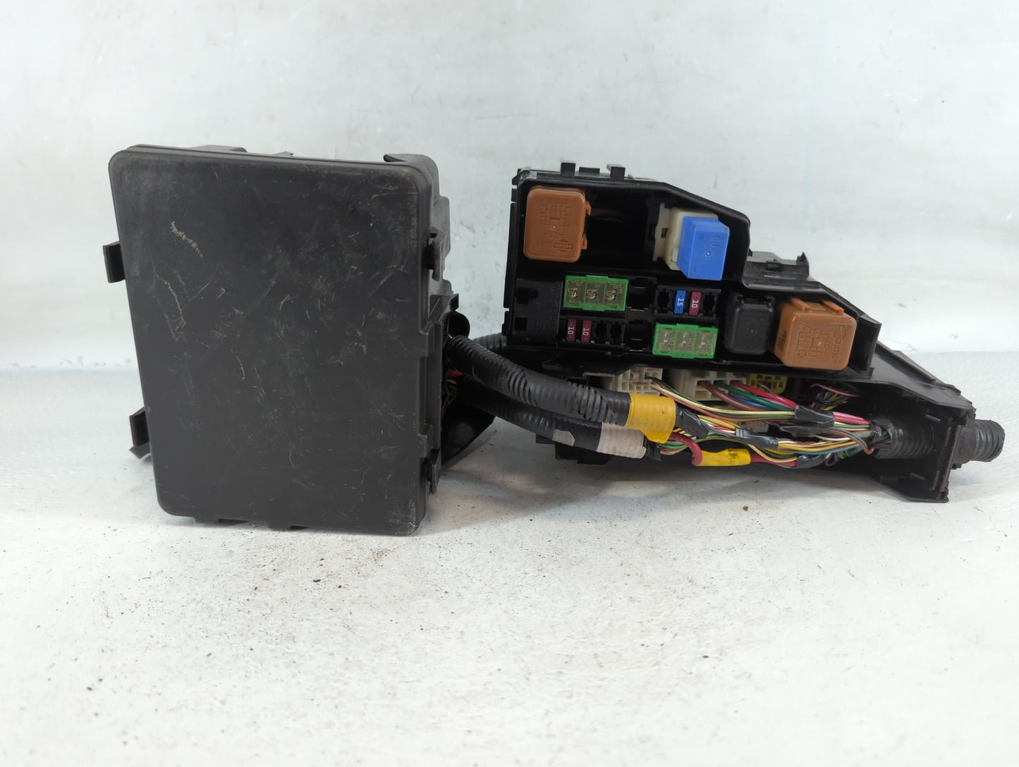 2016-2017 Nissan Altima Fusebox Fuse Box Panel Relay Module P/N:7254-5763-30 Fits Fits 2016 2017 OEM Used Auto Parts - Oemus