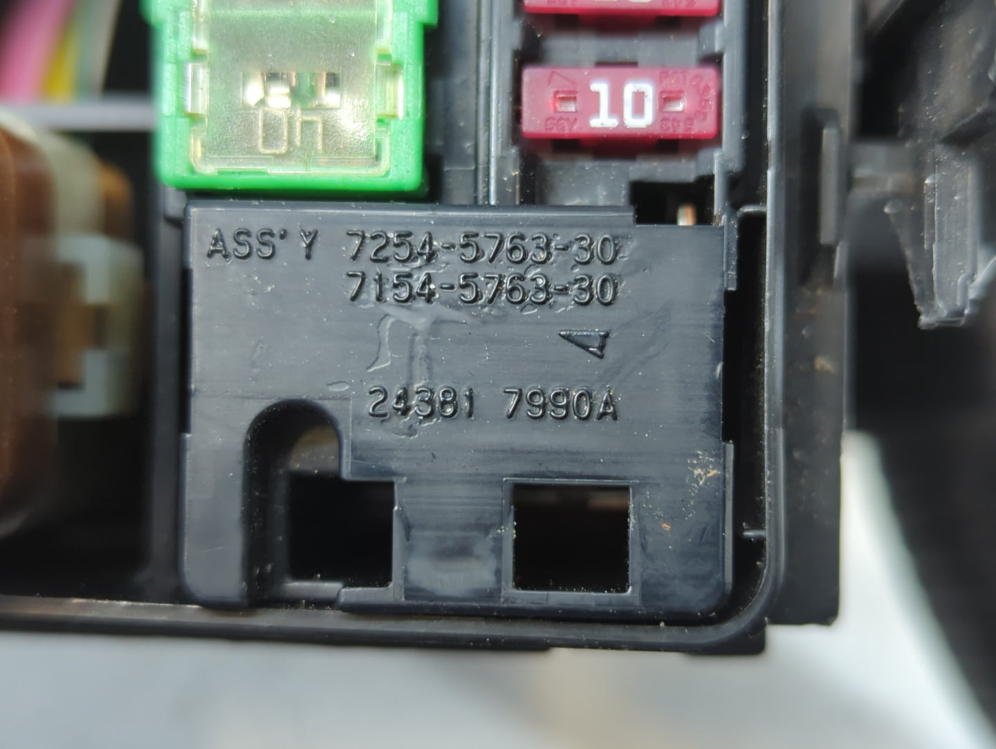 2016-2017 Nissan Altima Fusebox Fuse Box Panel Relay Module P/N:7254-5763-30 Fits Fits 2016 2017 OEM Used Auto Parts - Oemus