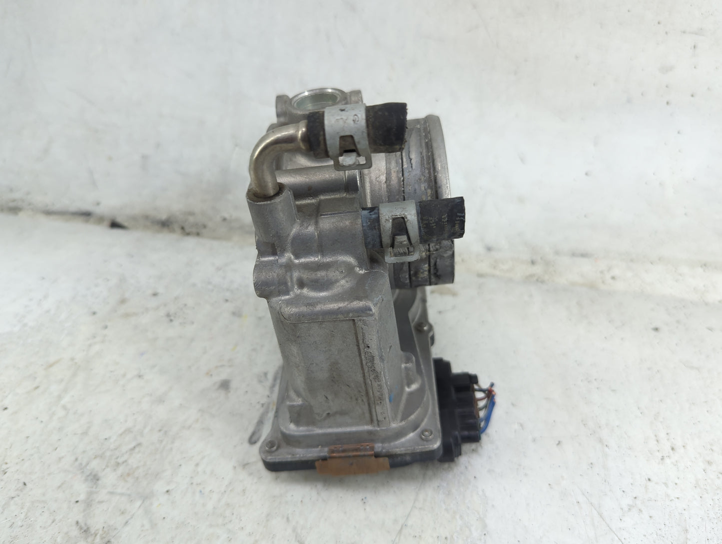 2013-2019 Nissan Frontier Throttle Body P/N:EA-A60-01 5J23, 02796 Fits Fits 2013 2014 2015 2016 2017 2018 2019 OEM Used Auto