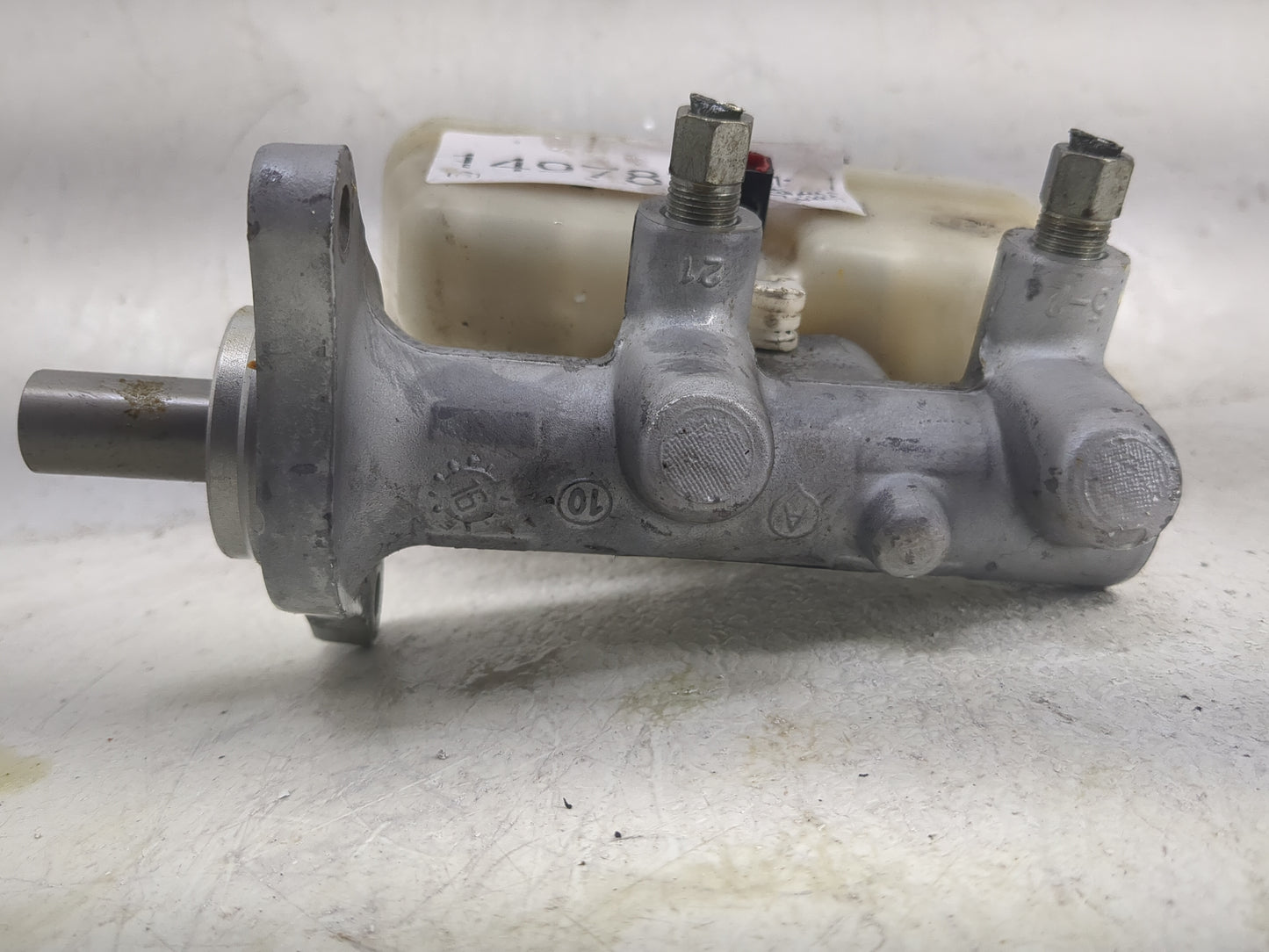 2010-2021 Nissan Frontier Brake Master Cylinder - Oemusedautoparts1.com
