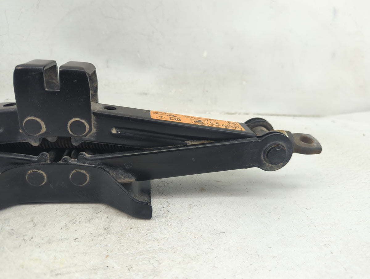 2016 Nissan Juke Spare Scissor Car Jack - Oemusedautoparts1.com