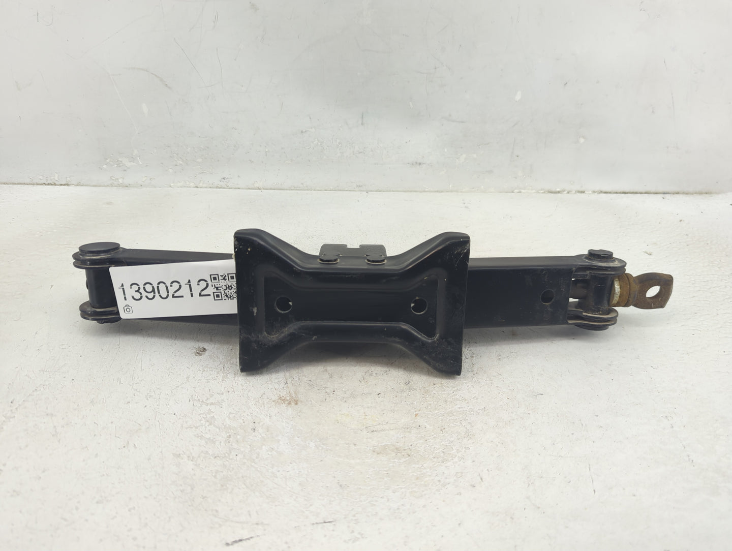 2016 Nissan Juke Spare Scissor Car Jack - Oemusedautoparts1.com