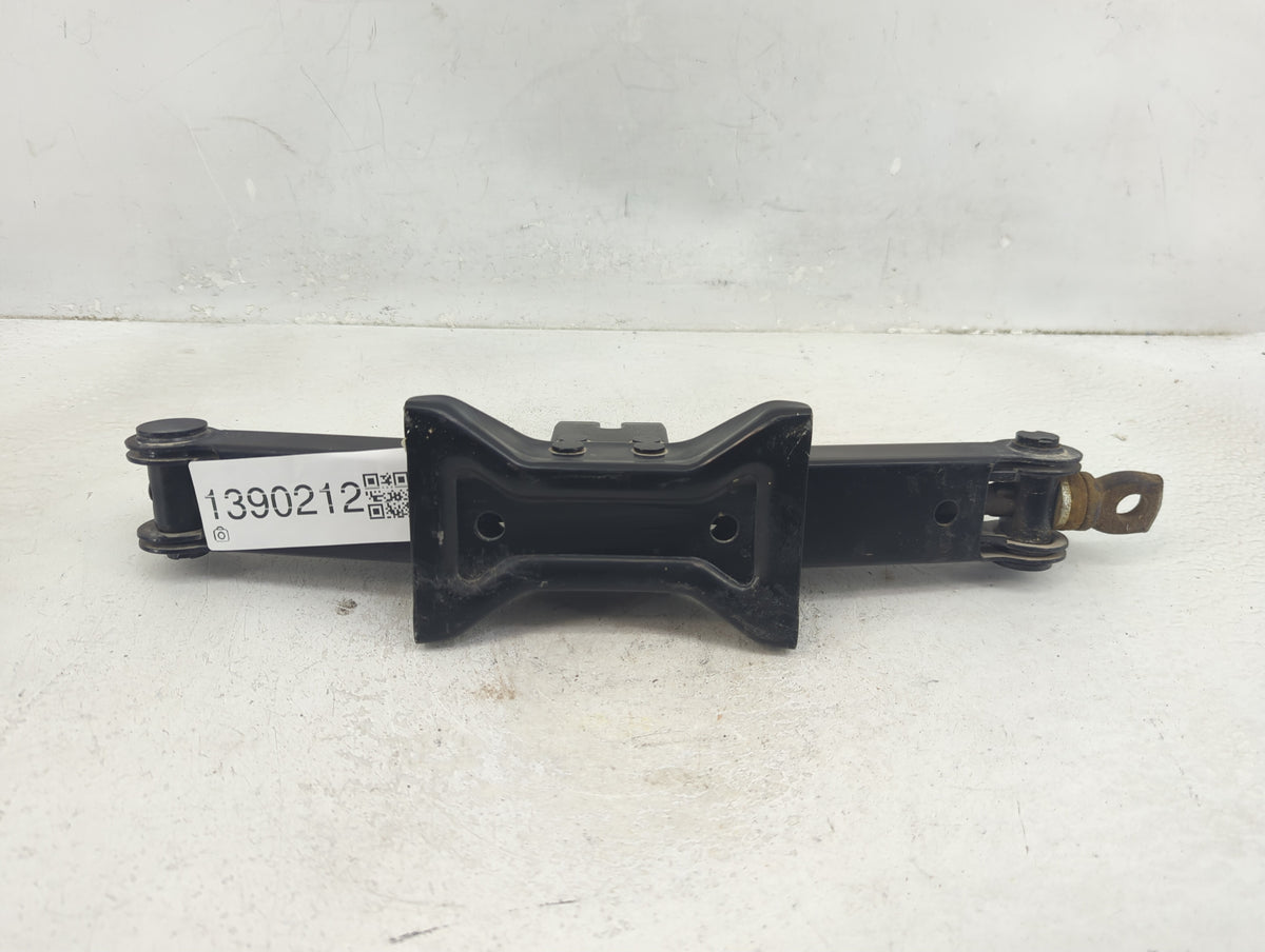 2016 Nissan Juke Spare Scissor Car Jack - Oemusedautoparts1.com