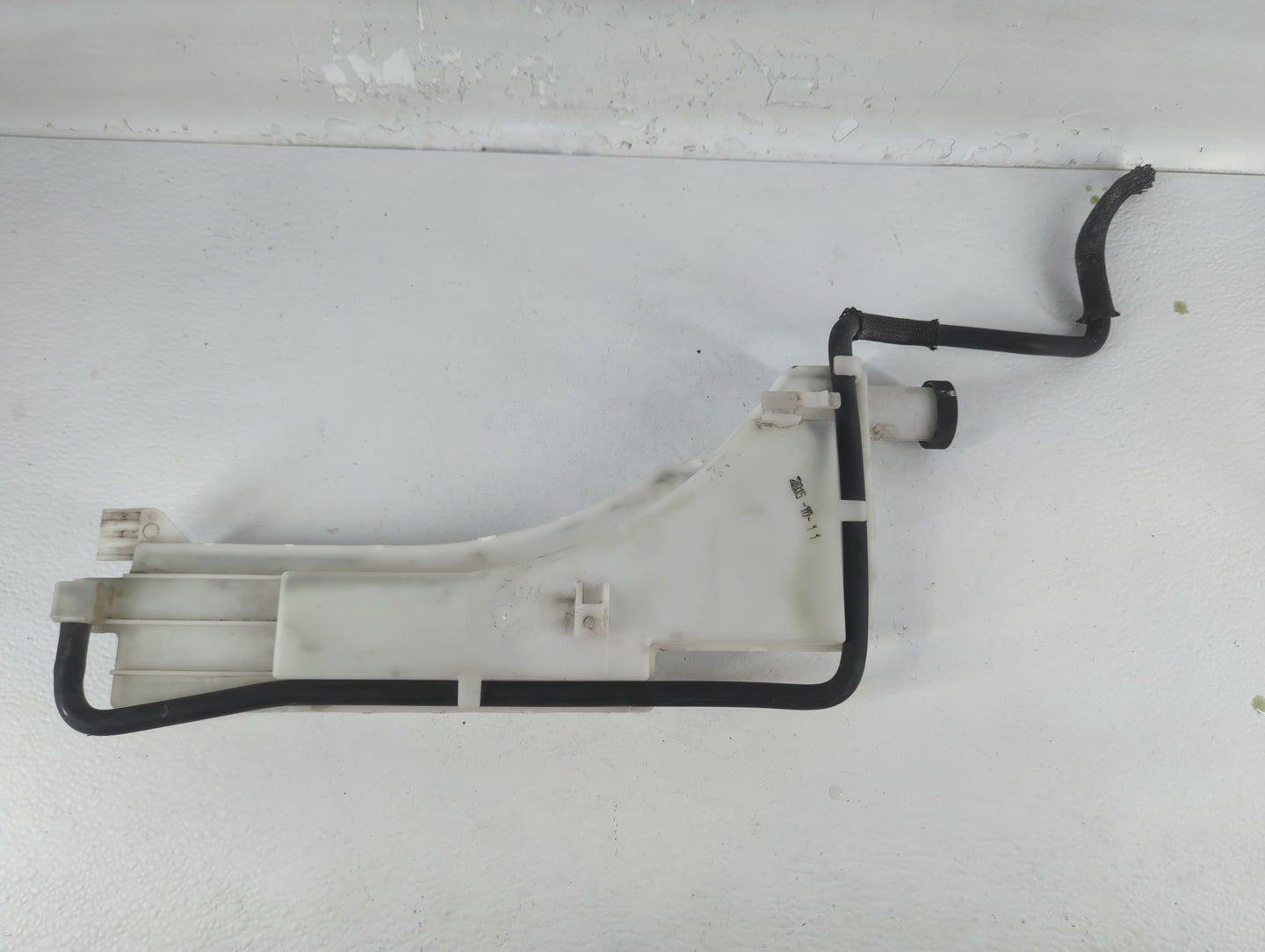 2016 Nissan Juke Windshield Washer Fluid Reservoir Bottle Oem - Oemusedautoparts1.com