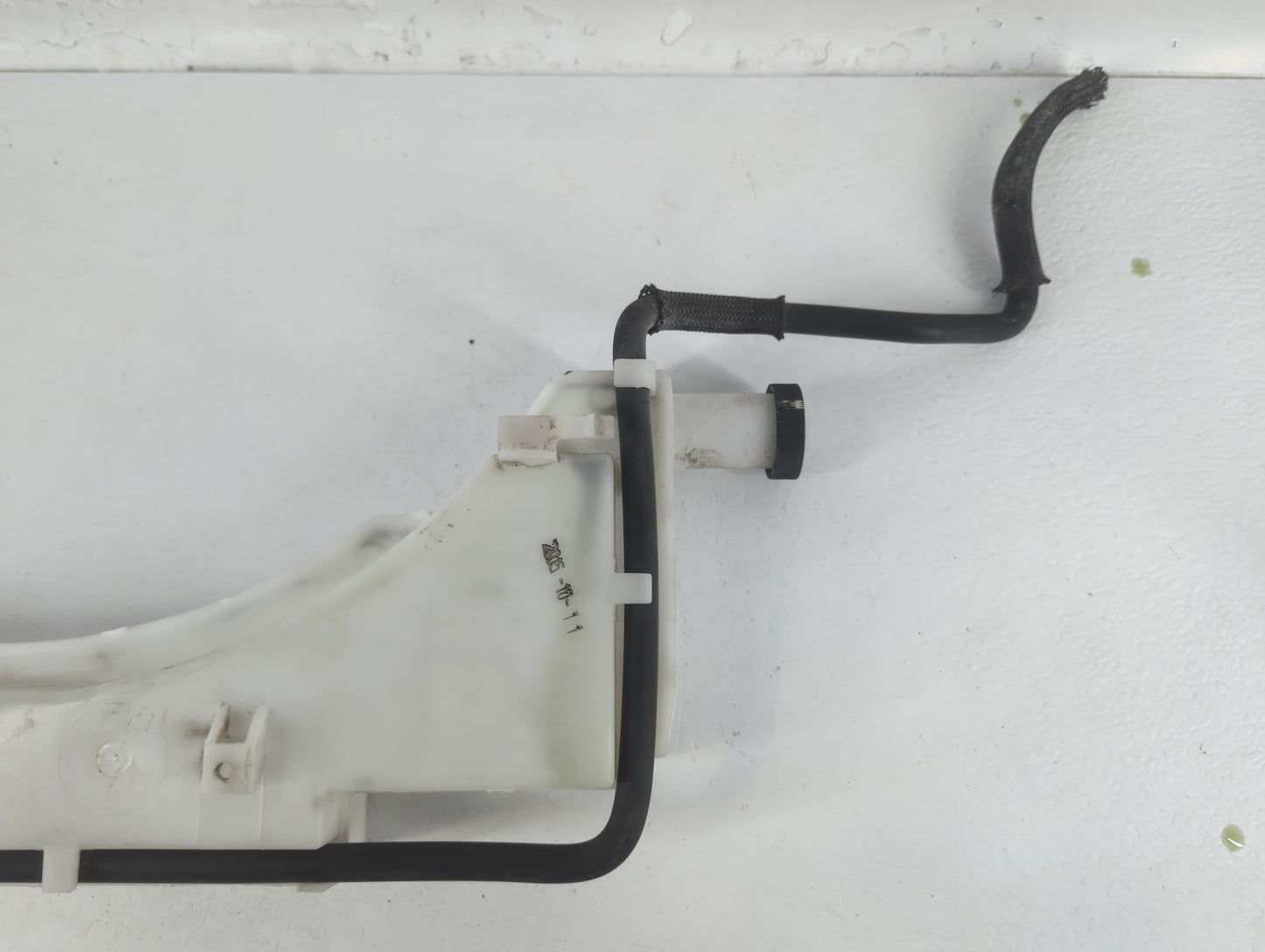 2016 Nissan Juke Windshield Washer Fluid Reservoir Bottle Oem - Oemusedautoparts1.com