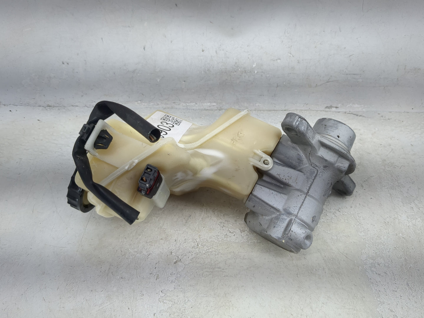 2016-2021 Nissan Maxima Brake Master Cylinder 1490903 - Oemusedautoparts1.com